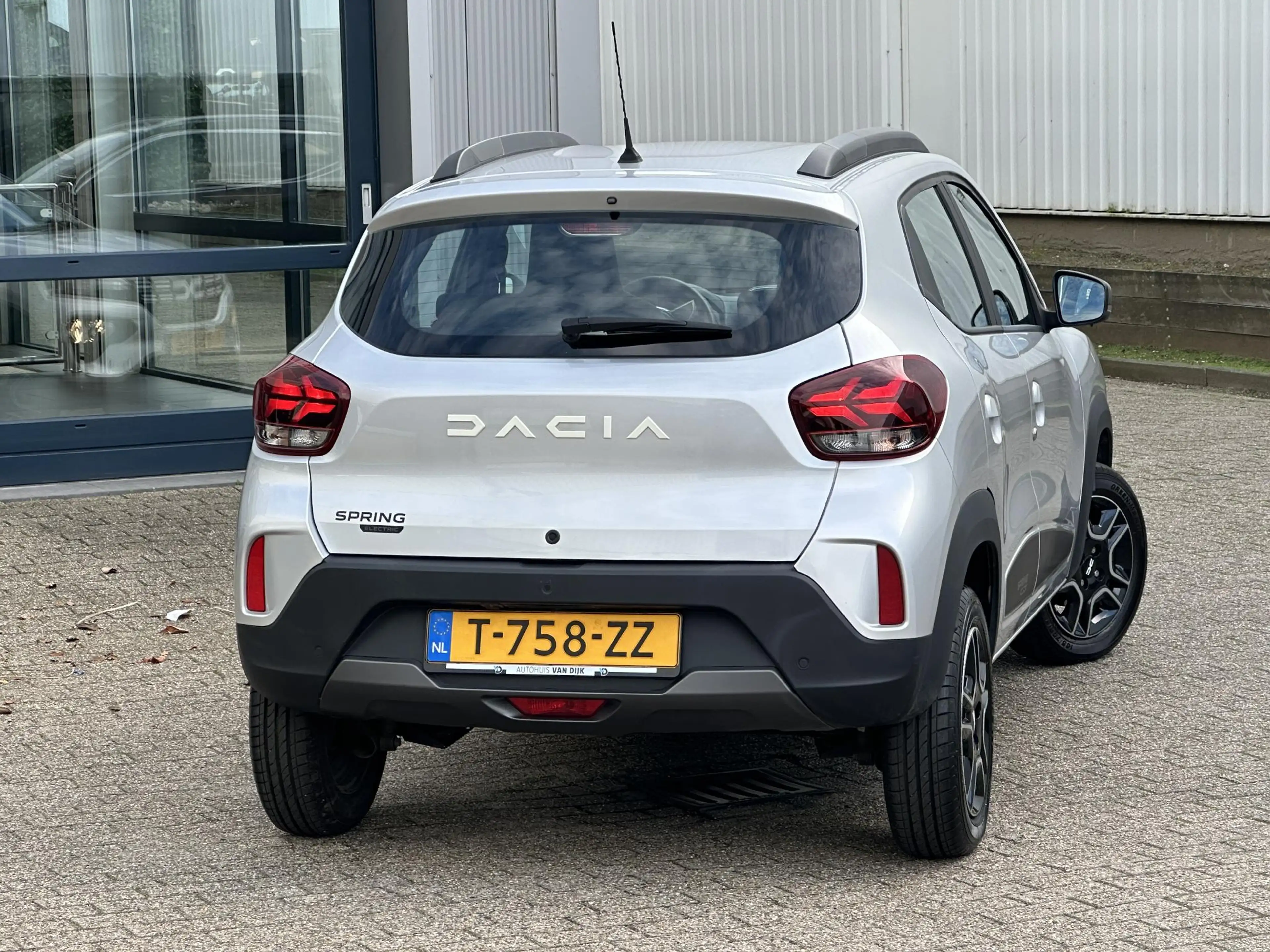 Dacia Spring Expression 27 kWh |Carplay|Camera|Navi|Kunstleder| — photo 24