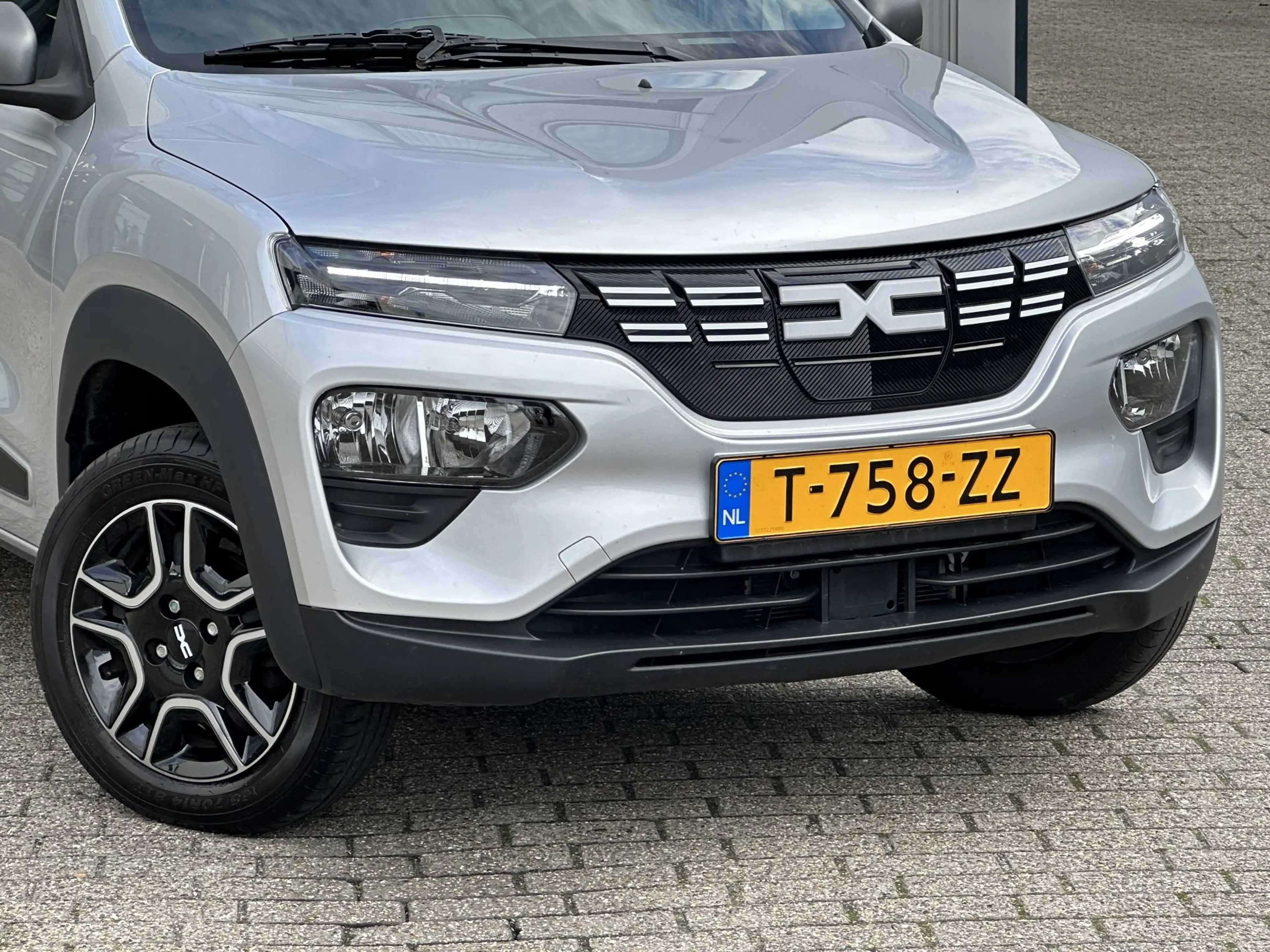 Dacia Spring Expression 27 kWh |Carplay|Camera|Navi|Kunstleder| — photo 20