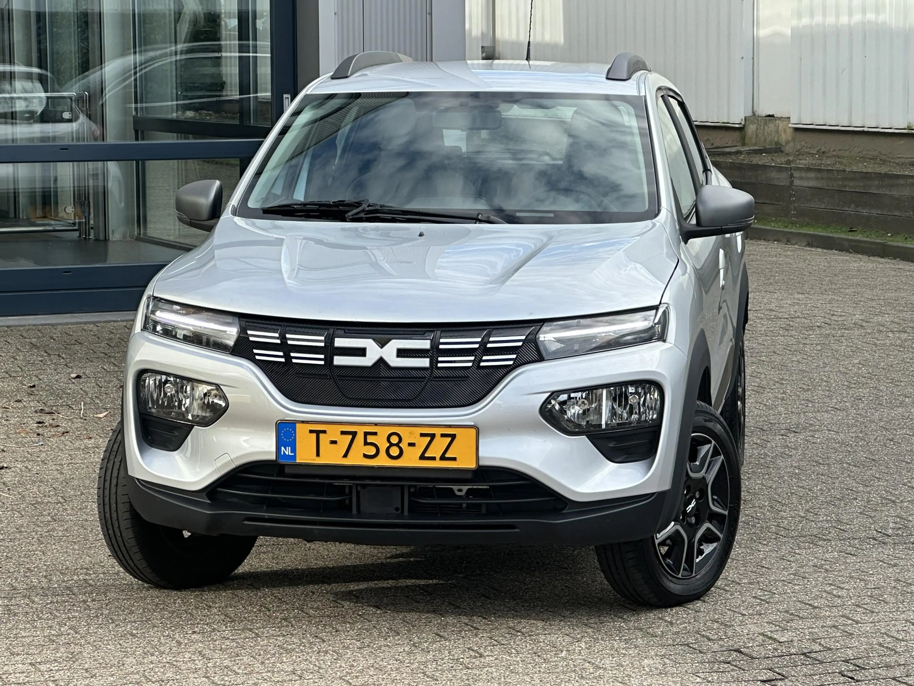 Dacia Spring Expression 27 kWh |Carplay|Camera|Navi|Kunstleder| — photo 8