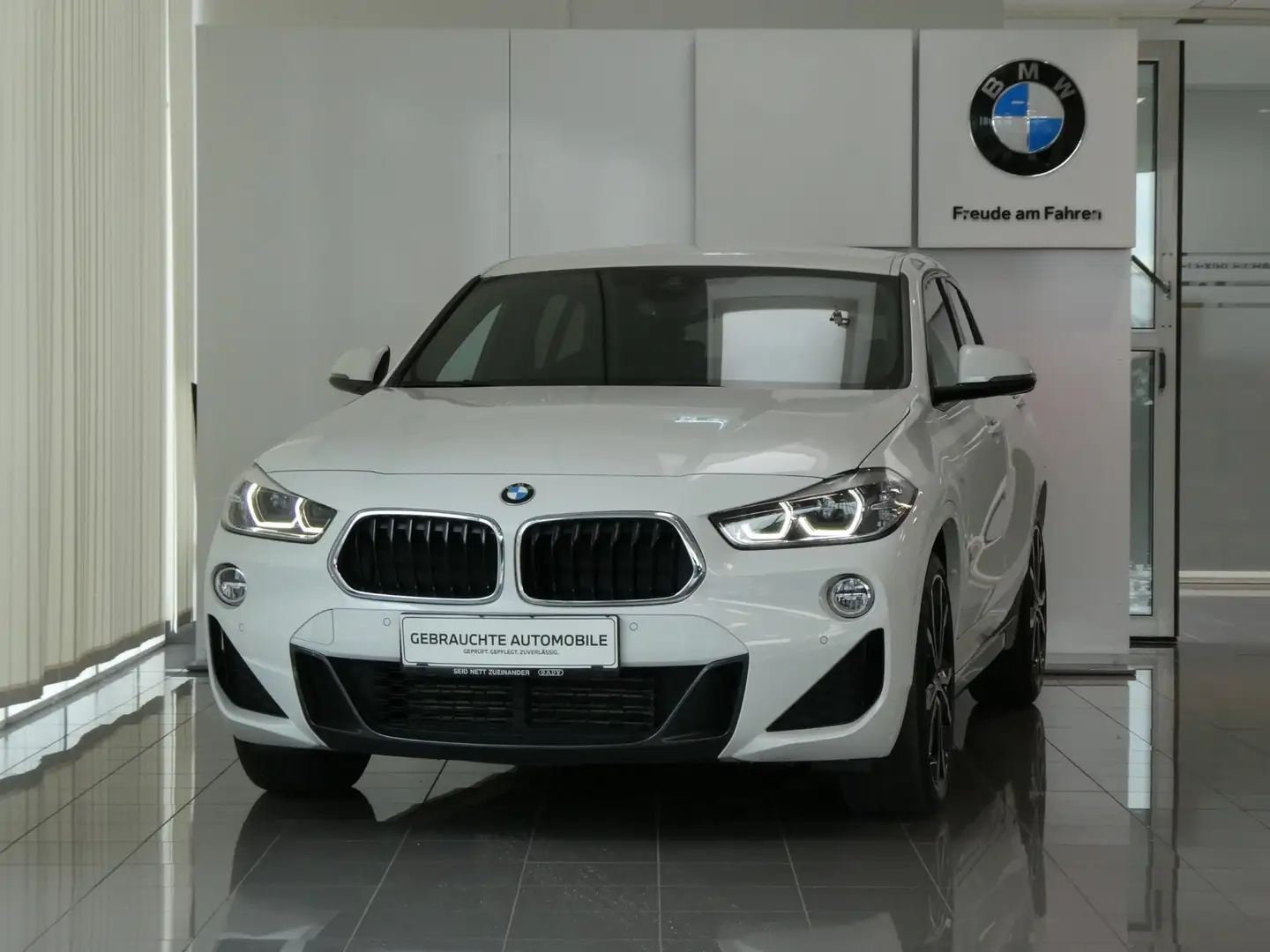 BMW X2 sDrive18d M-Sportpaket Weiß - 2
