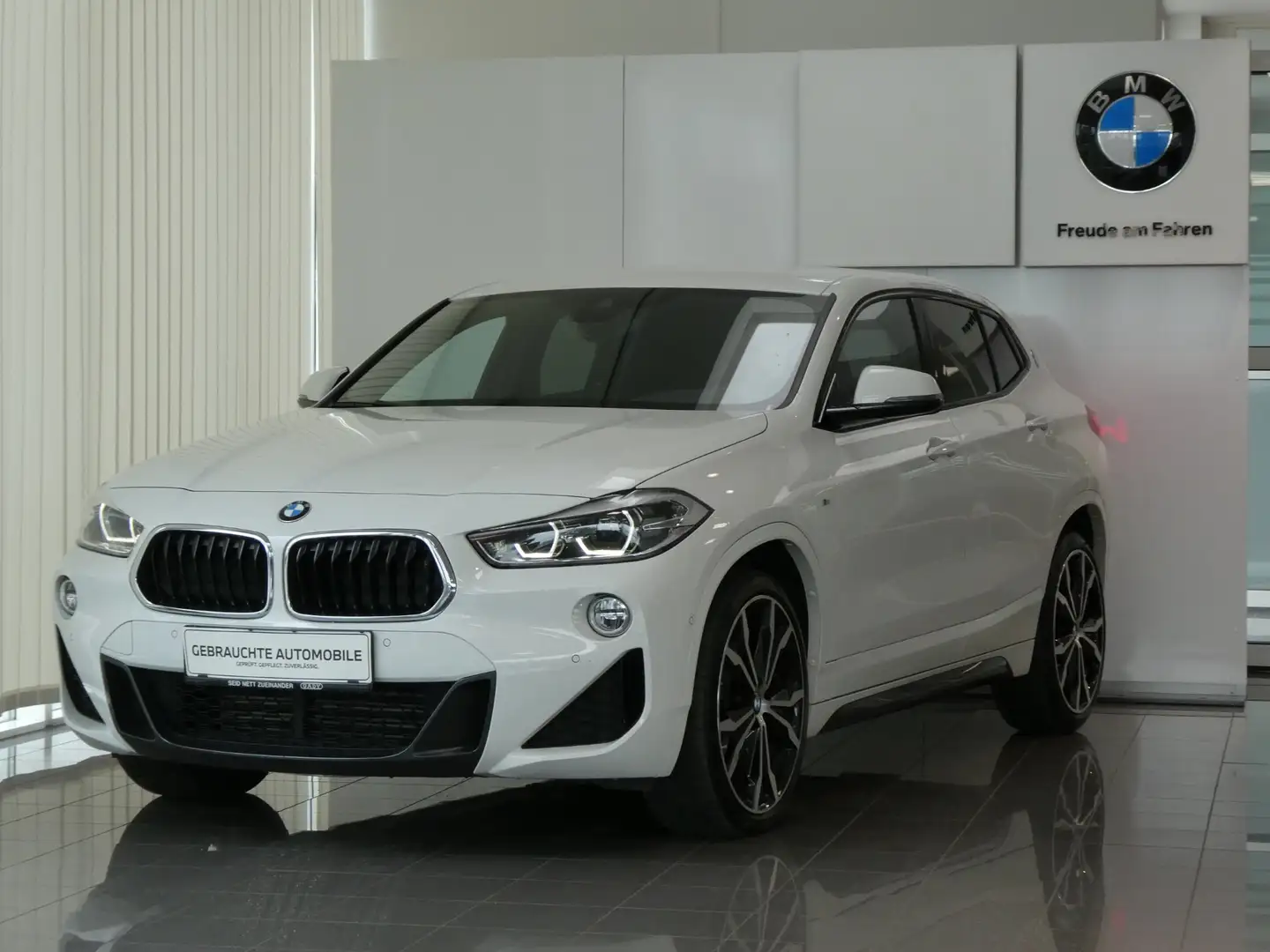 BMW X2 sDrive18d M-Sportpaket Weiß - 1