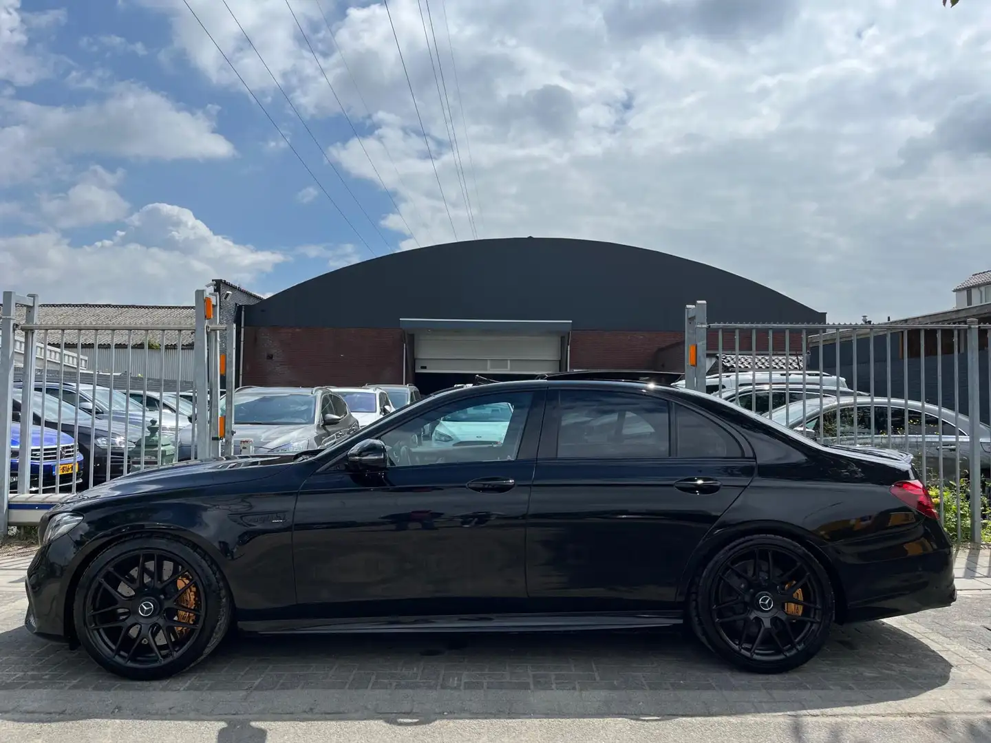 Mercedes-Benz E 63 AMG S 4MATIC Premium Plus | keramisch | kuipstoelen | Black - 2