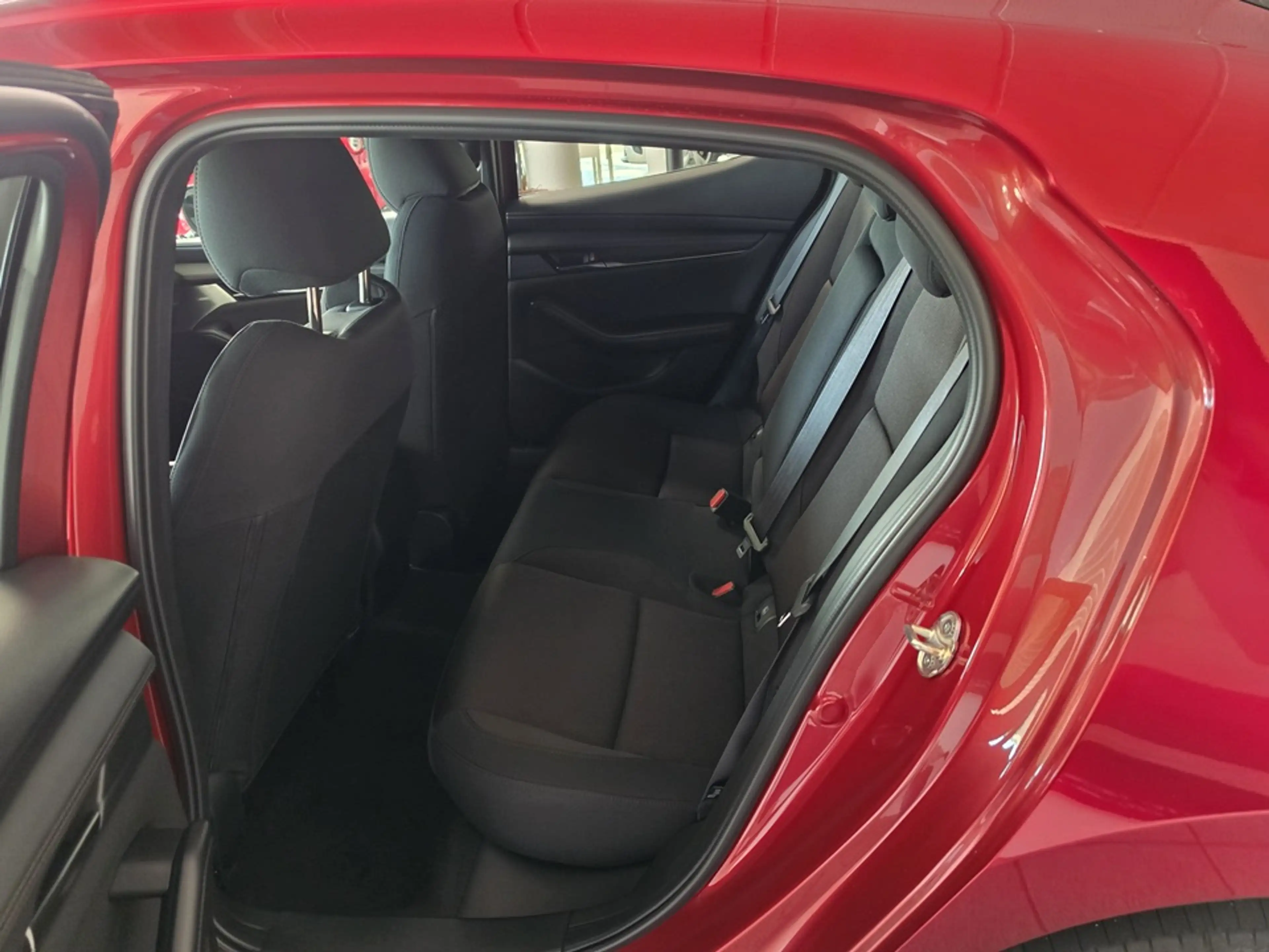 Mazda 3 e-SKY G 140 PS 6AT FWD Exclusive-Line — photo 4