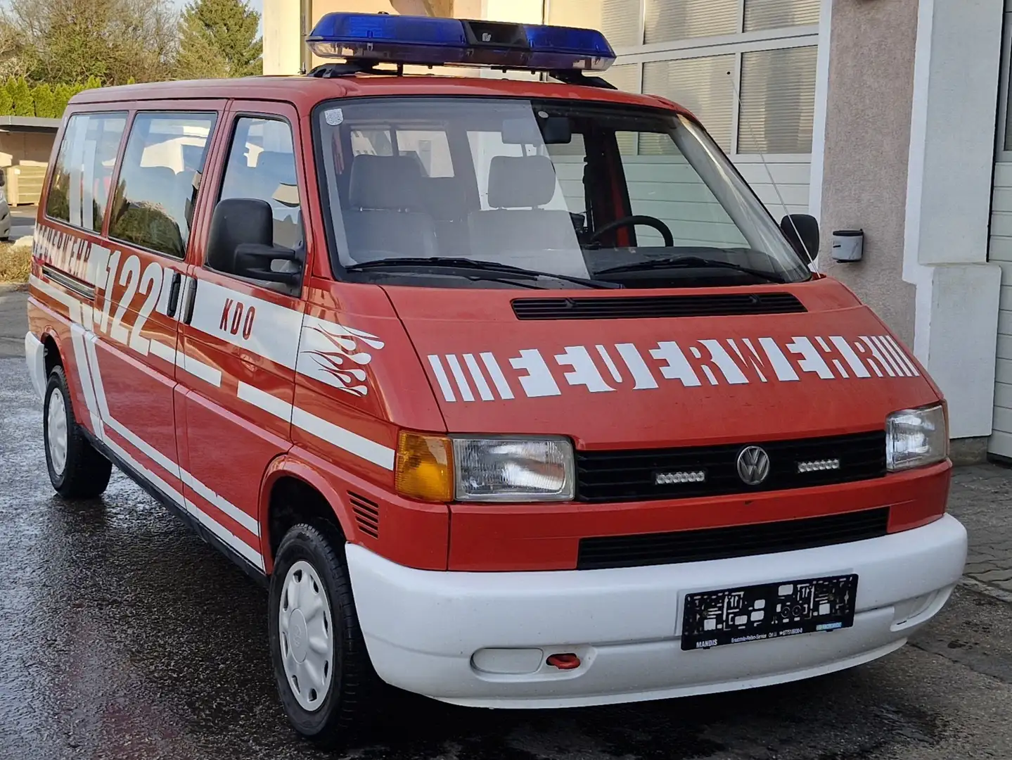 Volkswagen T4 Kombi Kombi 3-3-3 2,4 lg. Ds. Rojo - 1