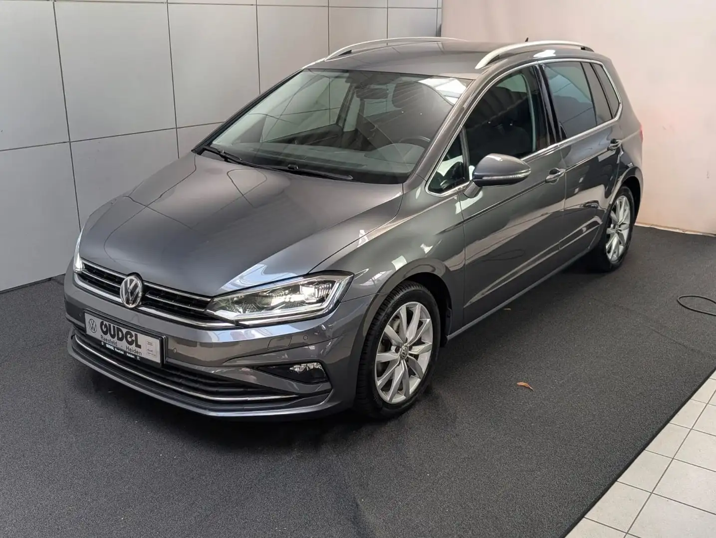 Volkswagen Golf Sportsvan Highline 1.5 TSI ACT DSG AppC ACC Grau - 2