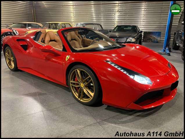 Imagine Ferrari 488 / LIFT / KAMERA / KERAMIK