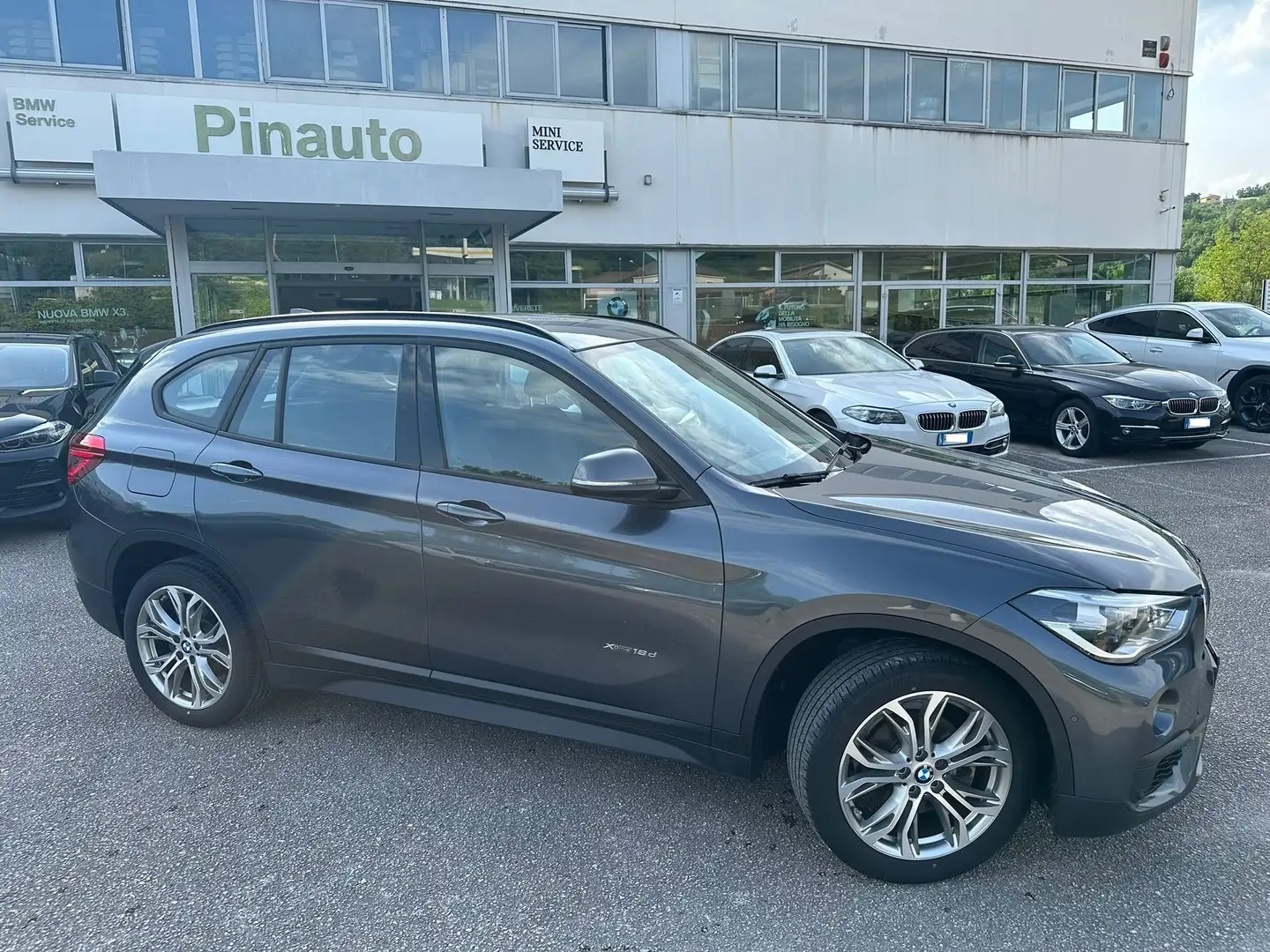 BMW X1 X1 F48 xdrive18d xLine auto Grau - 2