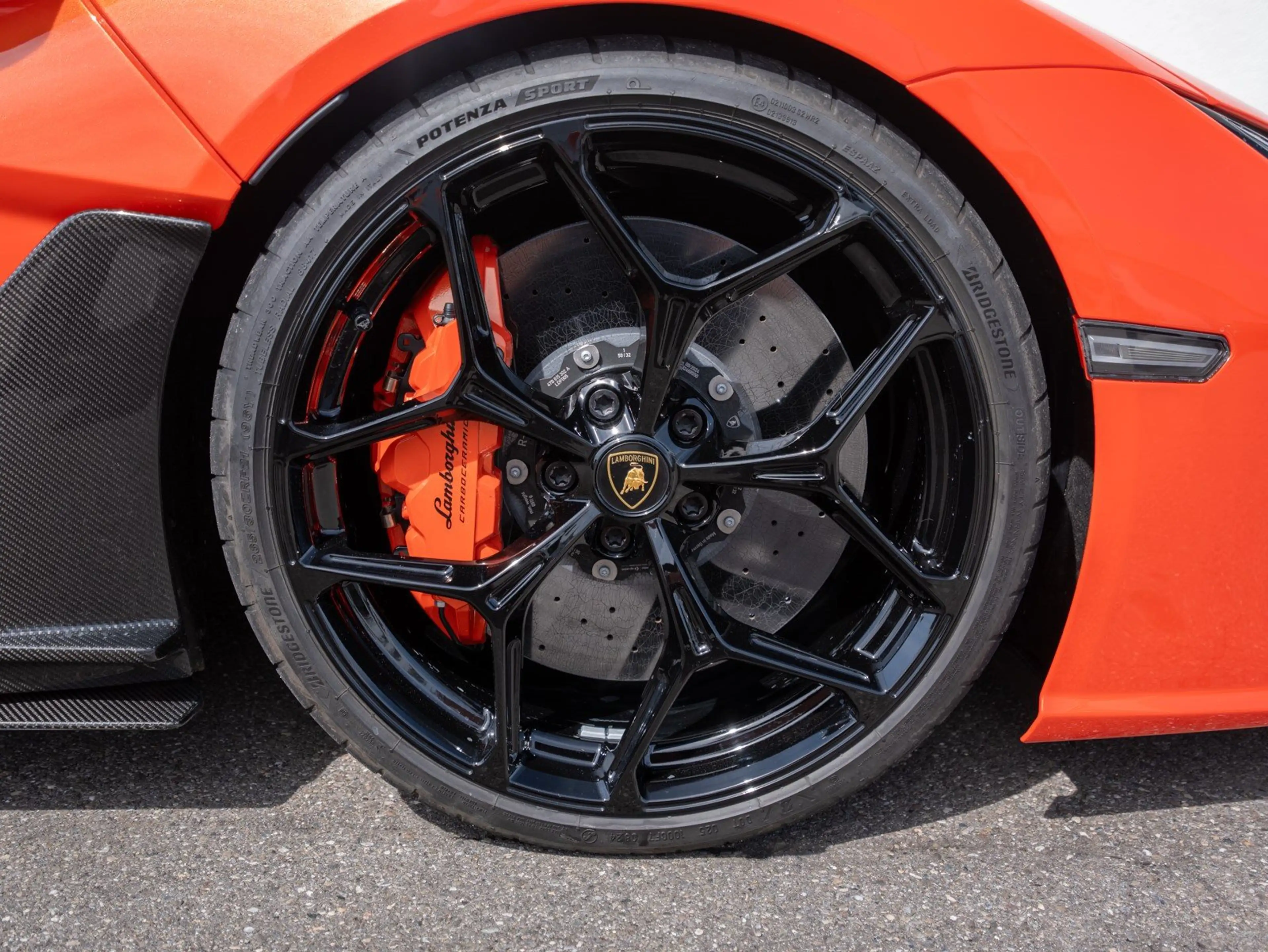 Lamborghini Revuelto V12 | FULL CARBON | PASSENGER-DISPLAY | FULL-ASSIS — photo 12