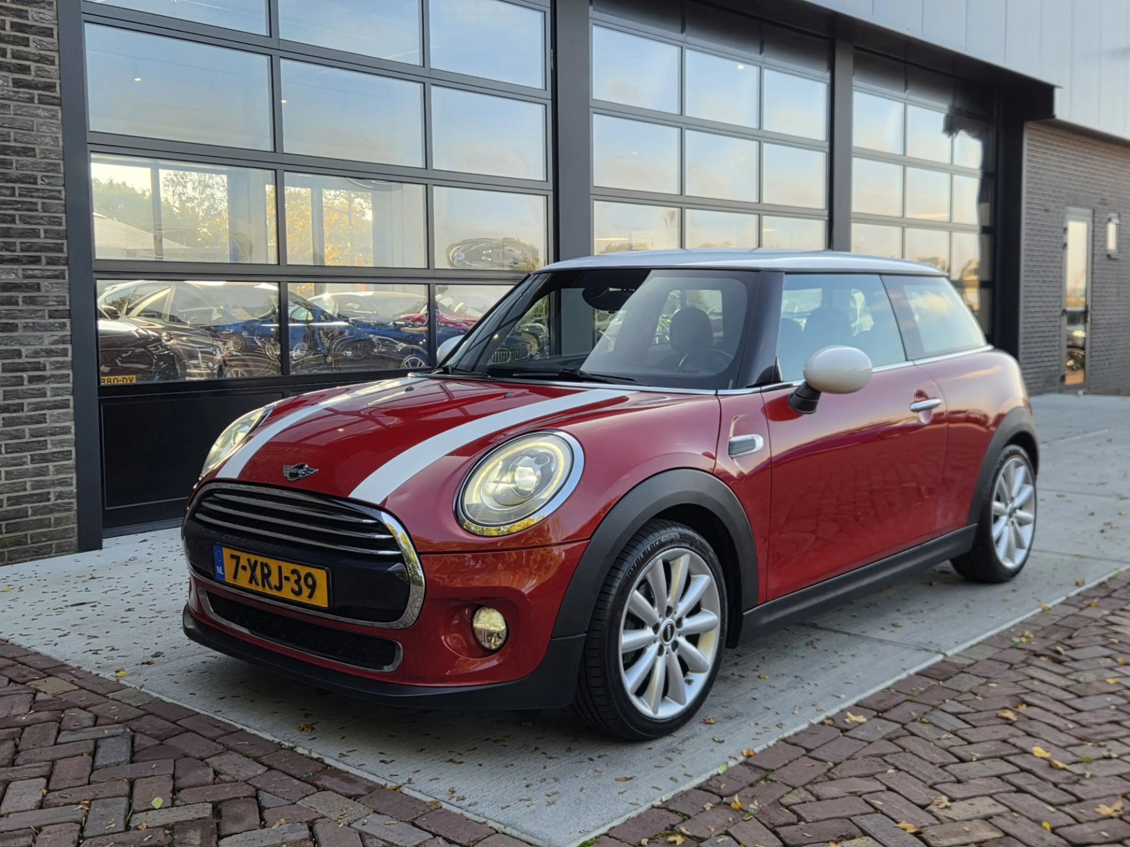 MINI Cooper 3-Deurs 1.5 136 PK Chili