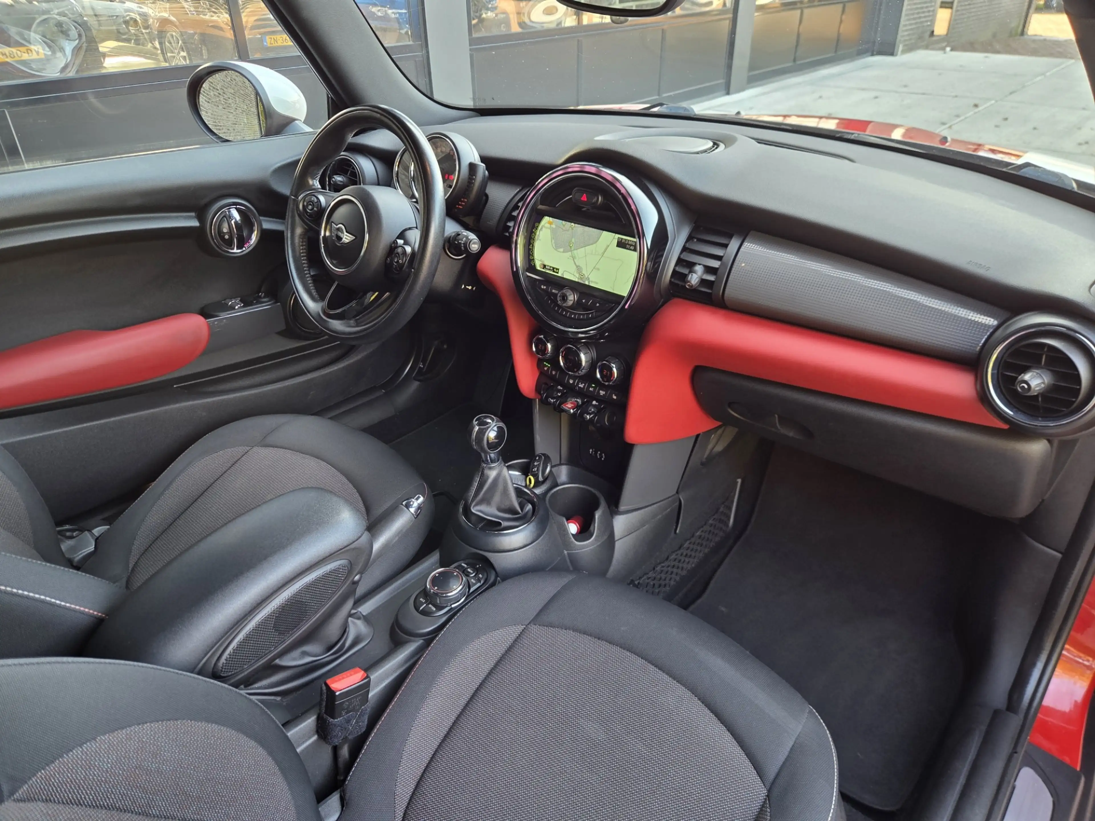 MINI Cooper 3-Deurs 1.5 136 PK Chili — photo 3