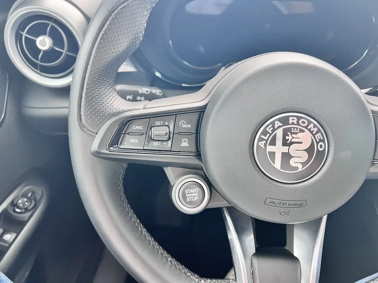 Alfa Romeo Tonale 2023 — фото 12