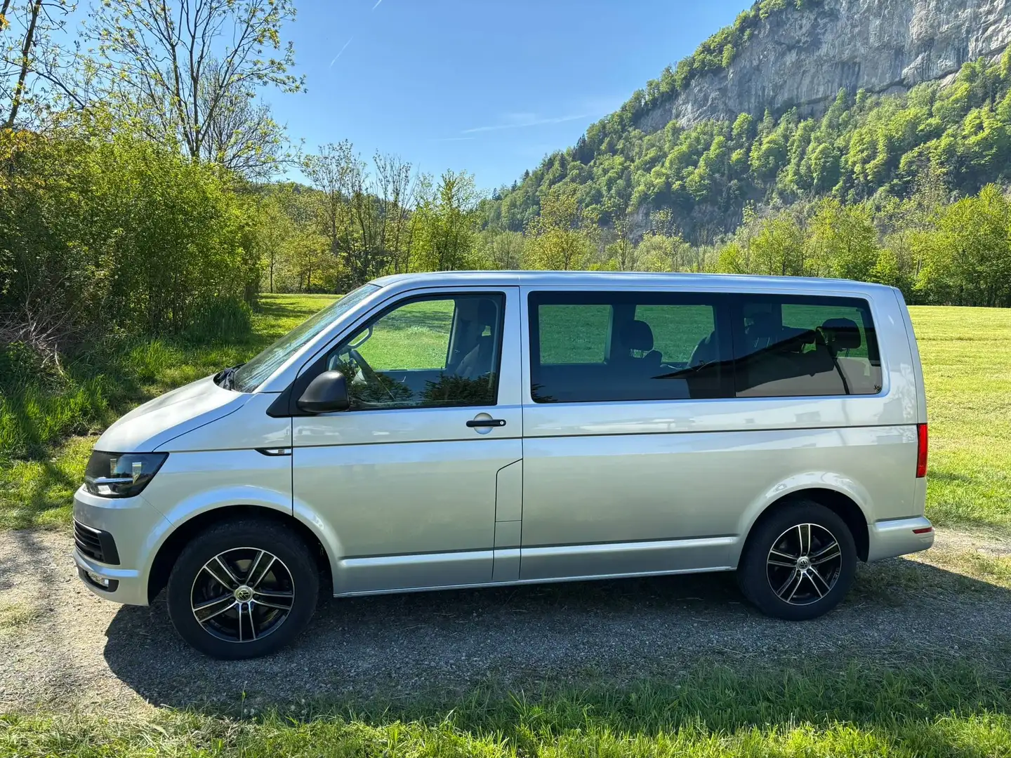 Volkswagen T6 Multivan Multivan Trendline 2,0 TDI Silber - 2