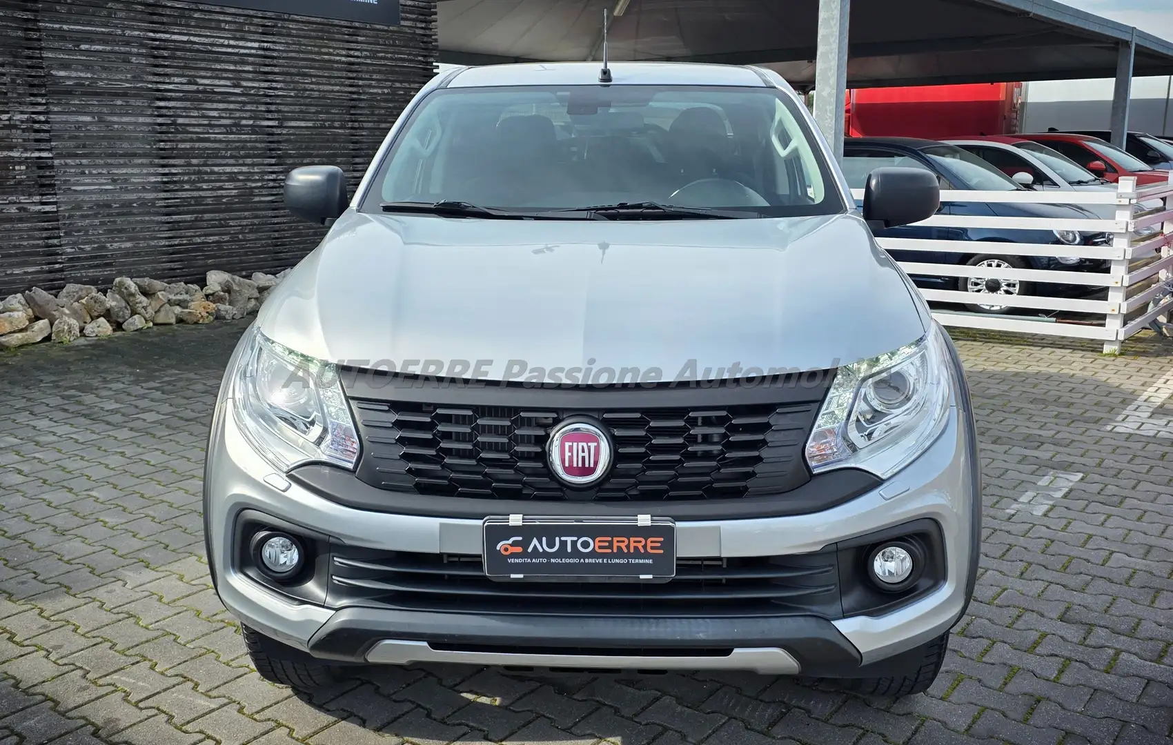 Fiat Fullback 2.4 doppia cabina LX 4wd Plateado - 2