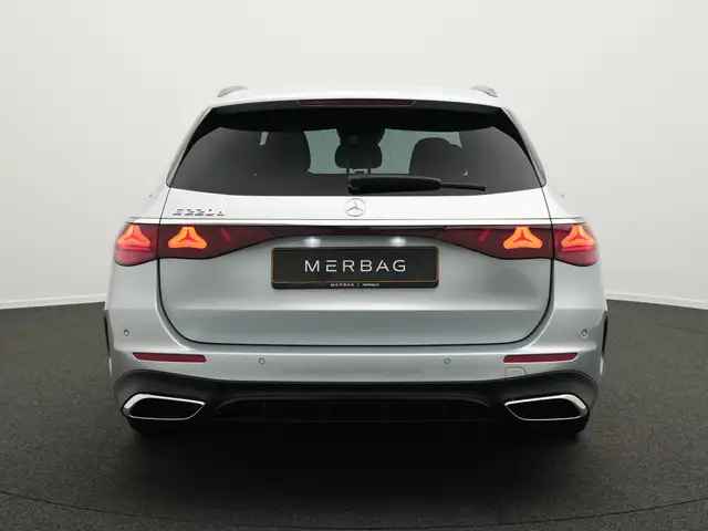Mercedes-Benz E-Class view 4