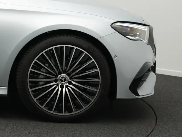 Mercedes-Benz E-Class view 8