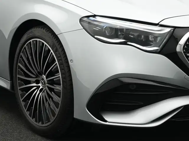 Mercedes-Benz E-Class view 9