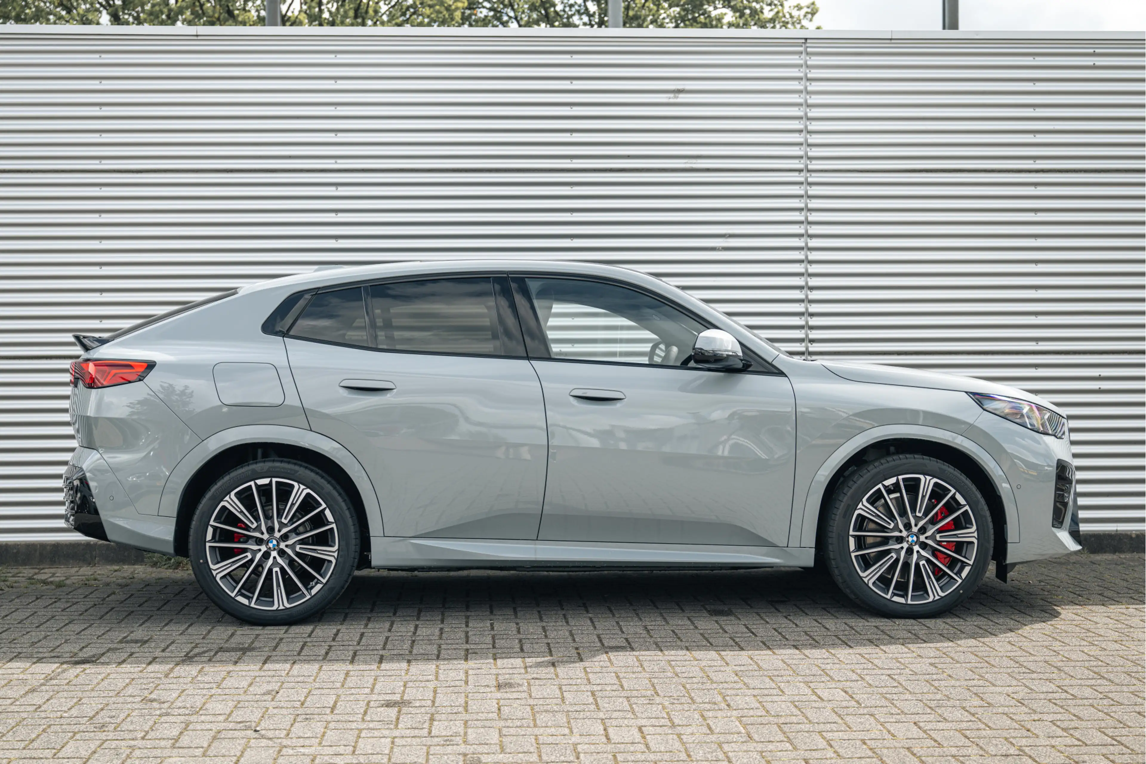 BMW iX2 eDrive20 M Sport / Panoramadak / Sportstoelen / Ad — photo 3