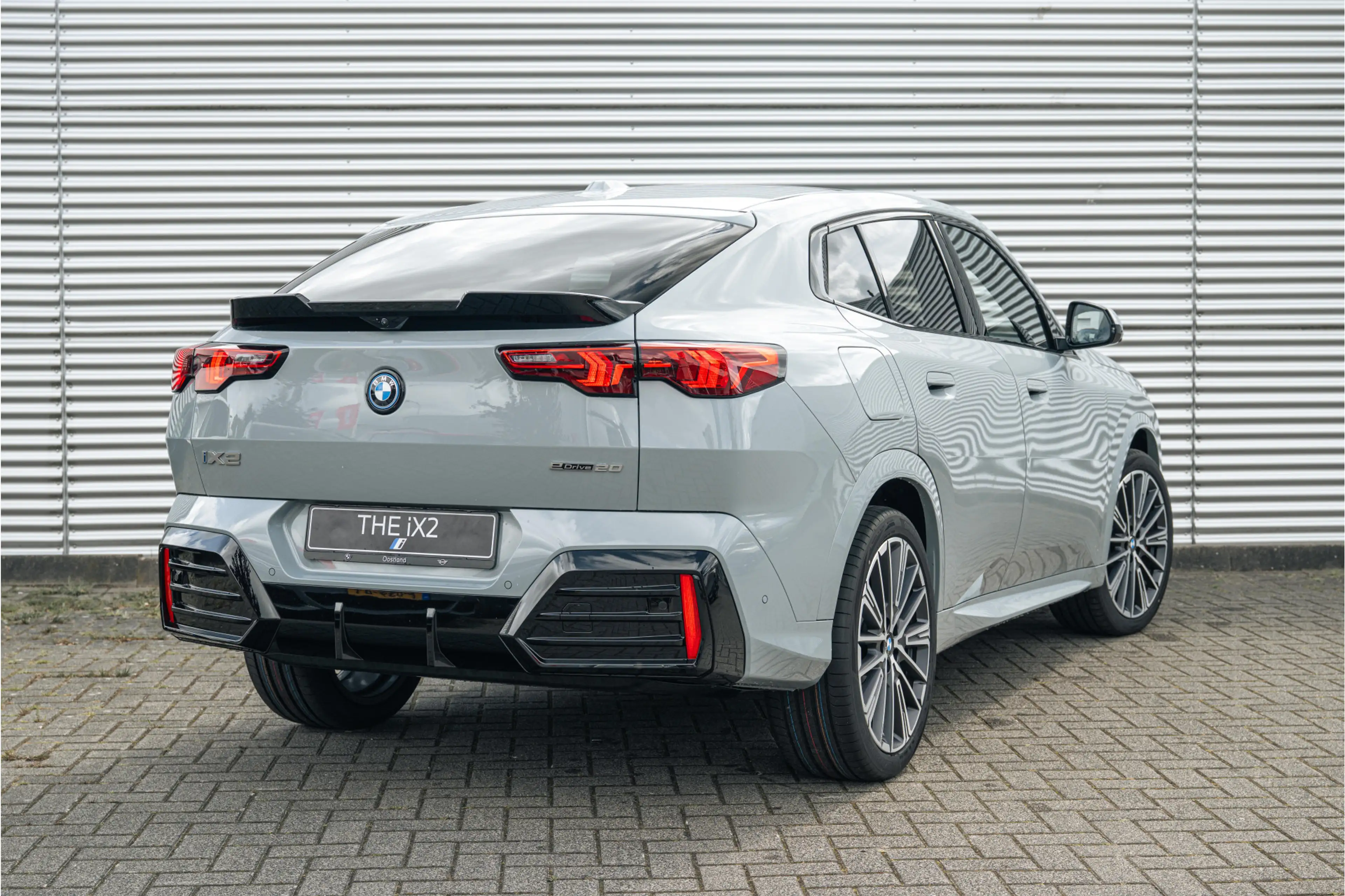 BMW iX2 eDrive20 M Sport / Panoramadak / Sportstoelen / Ad — photo 2