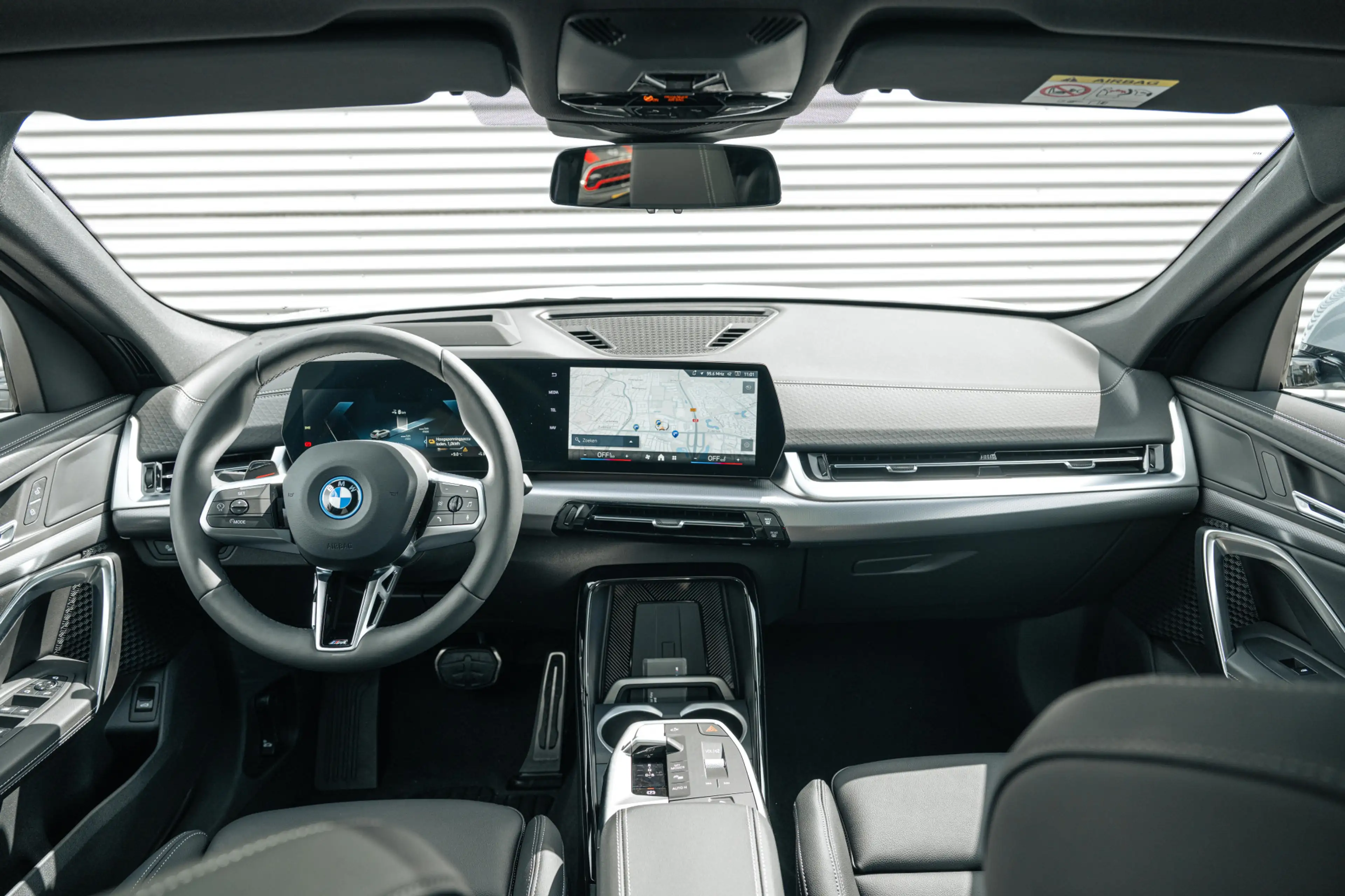 BMW iX2 eDrive20 M Sport / Panoramadak / Sportstoelen / Ad — photo 5