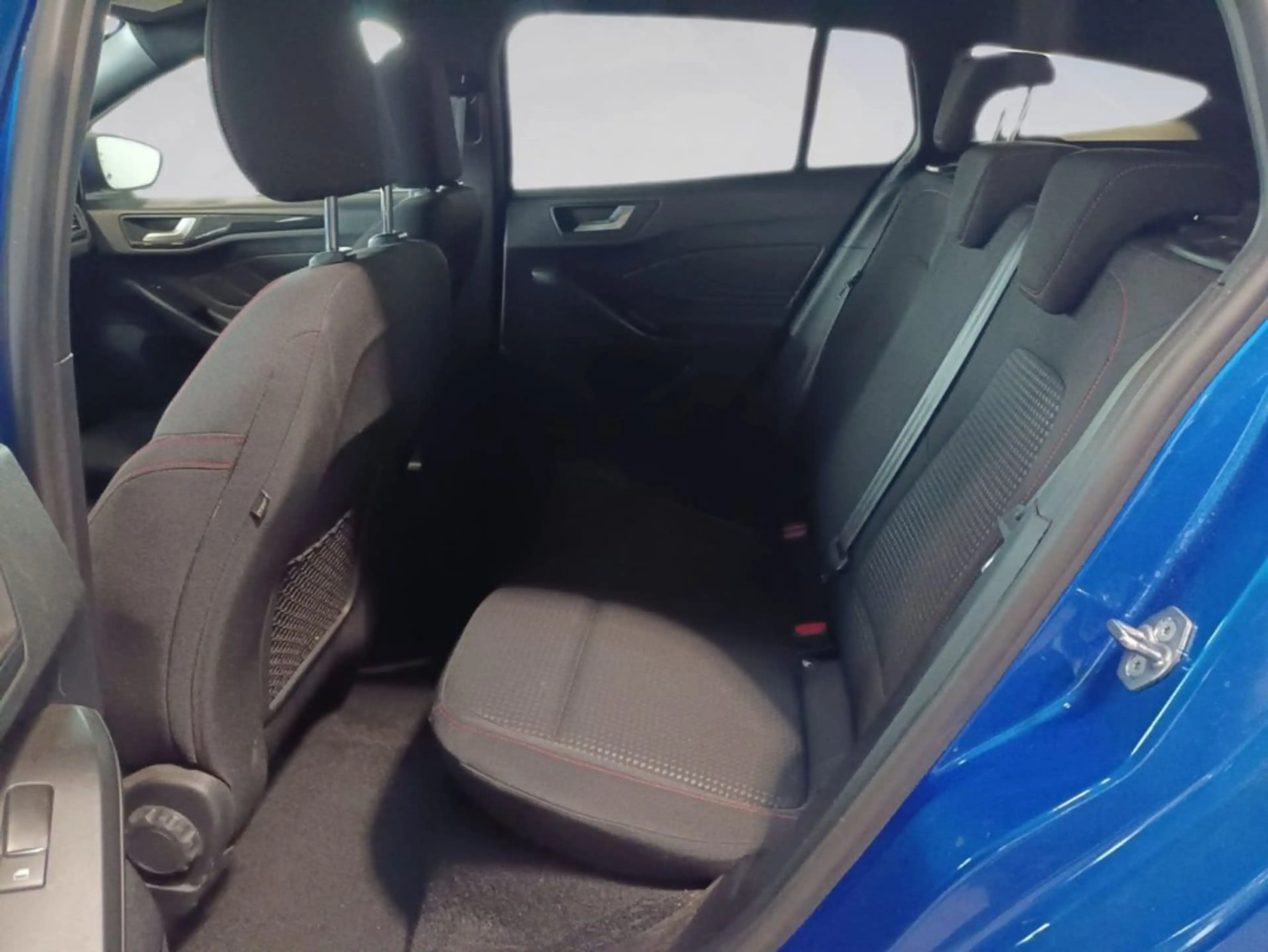 Ford Focus Turnier 1,0 EcoBoost Hybrid ST-Line Aut. mit AHK — photo 7