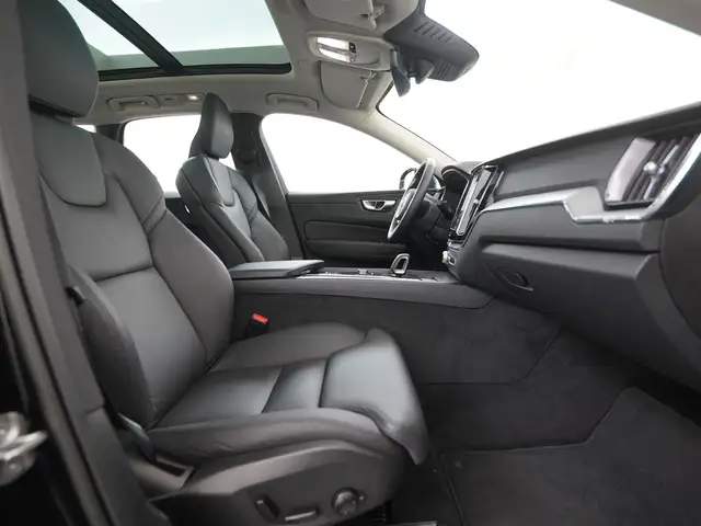 Volvo XC60 view 3