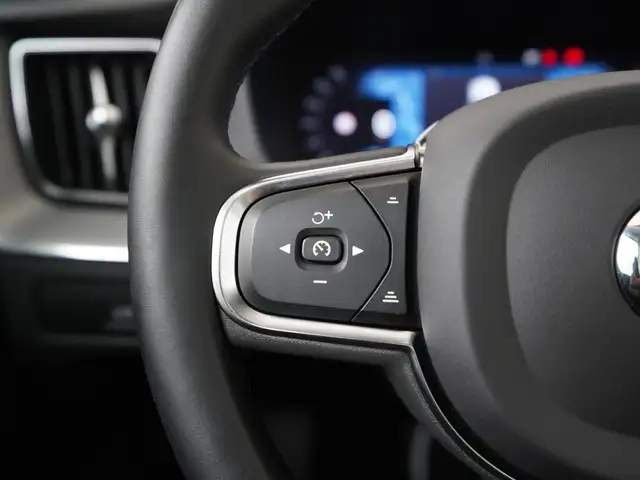 Volvo XC60 view 9