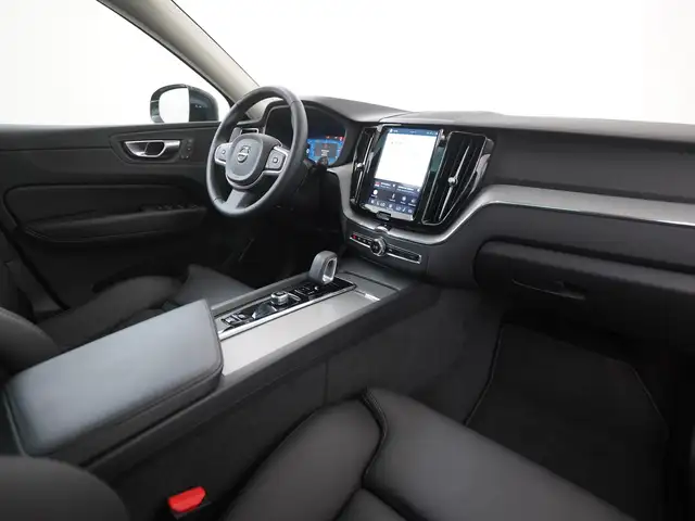 Volvo XC60 view 2
