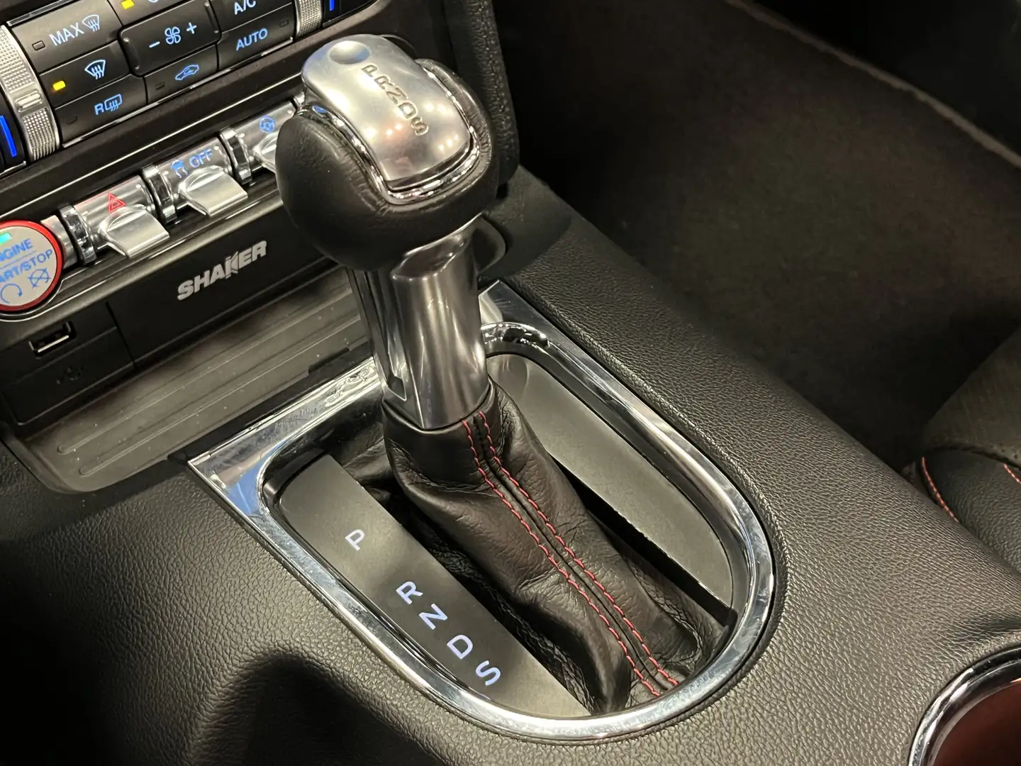 Ford Mustang Fastback 5.0i V8 California Special 435PK Automaat Rot - 2