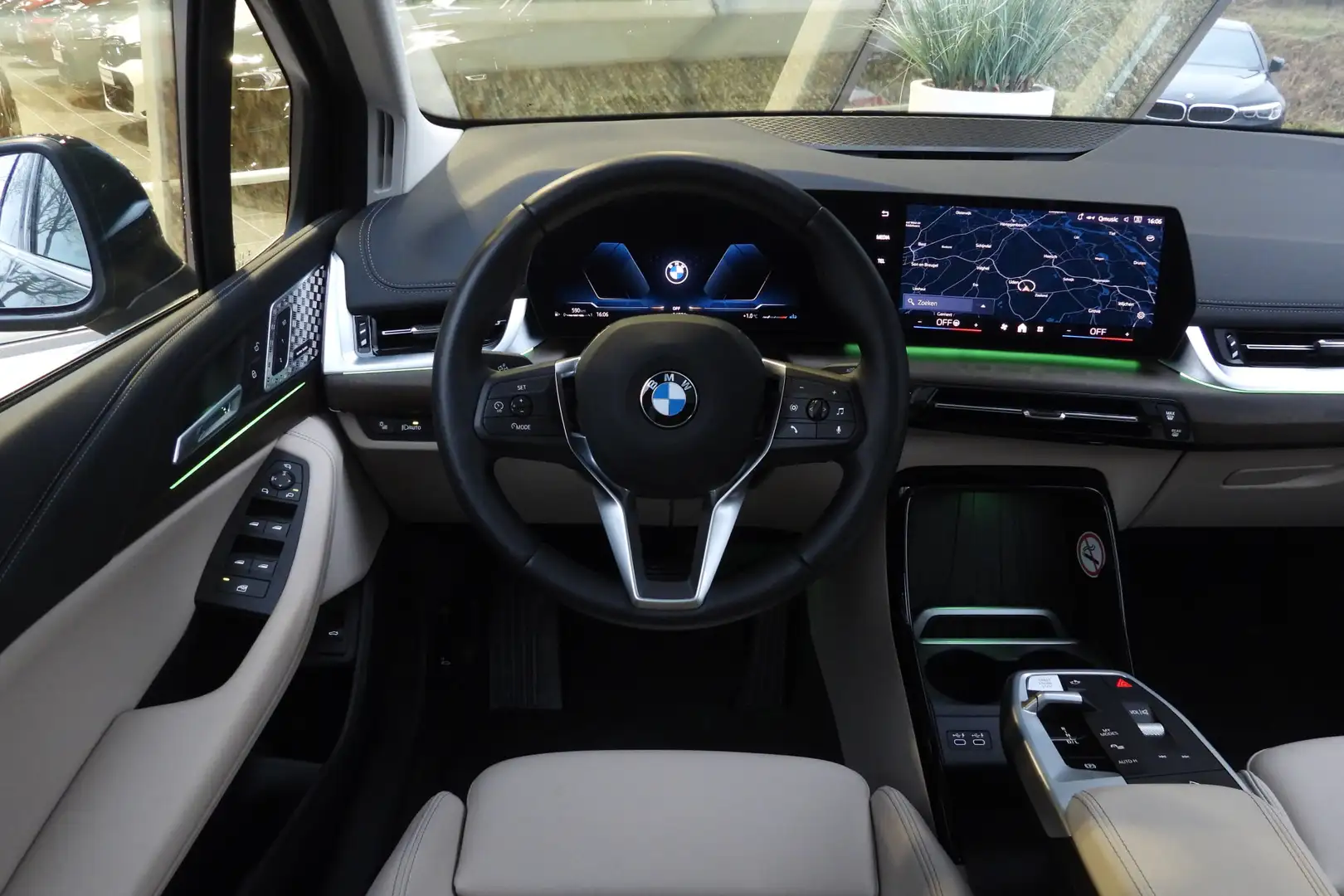 BMW 220 2 Serie Active Tourer 220i High Executive Luxury L Groen - 2