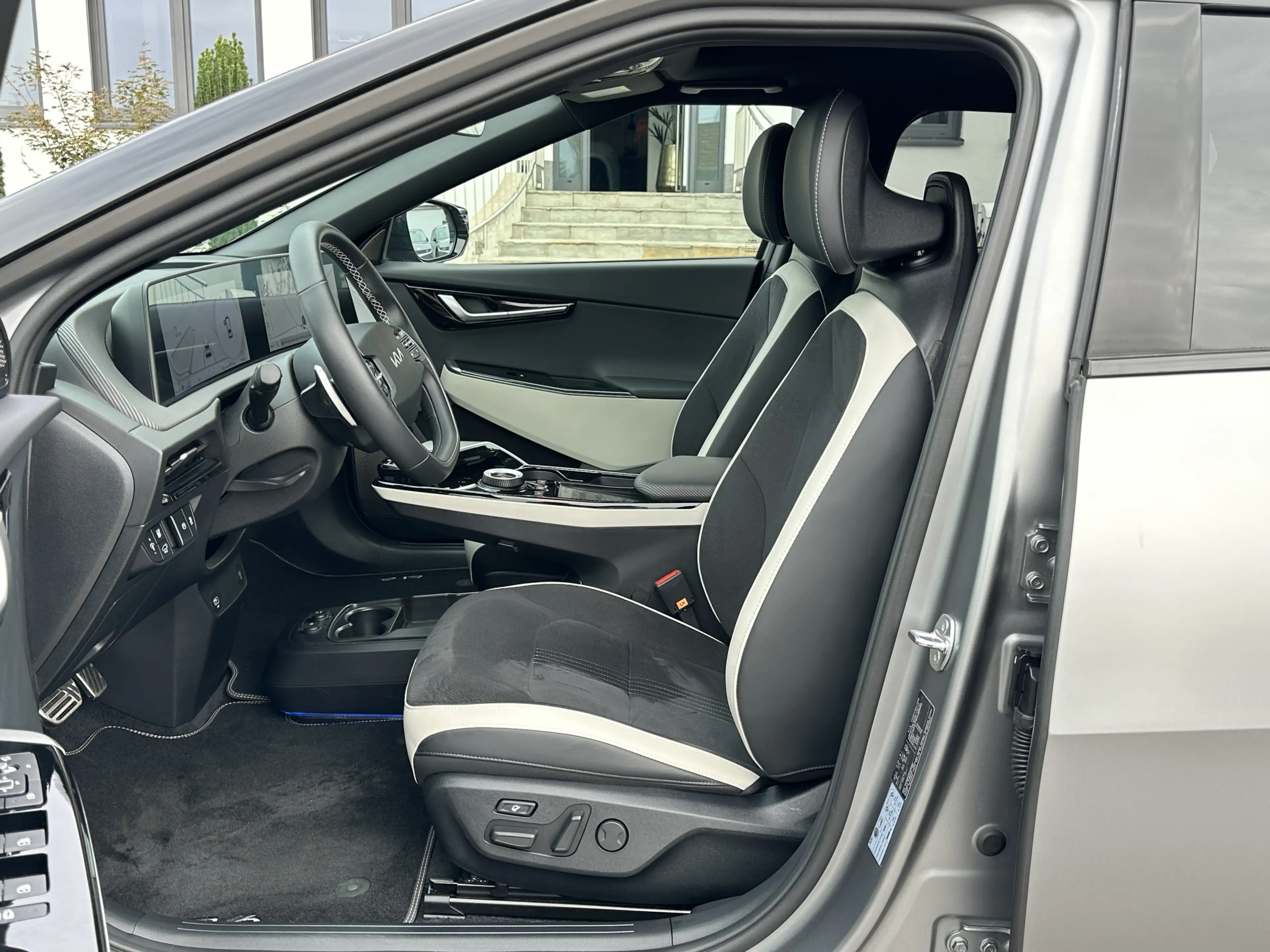 Kia EV6 GT-Line 4WD LED PANO HUD MEMO 360° 77KWh 20 — photo 13