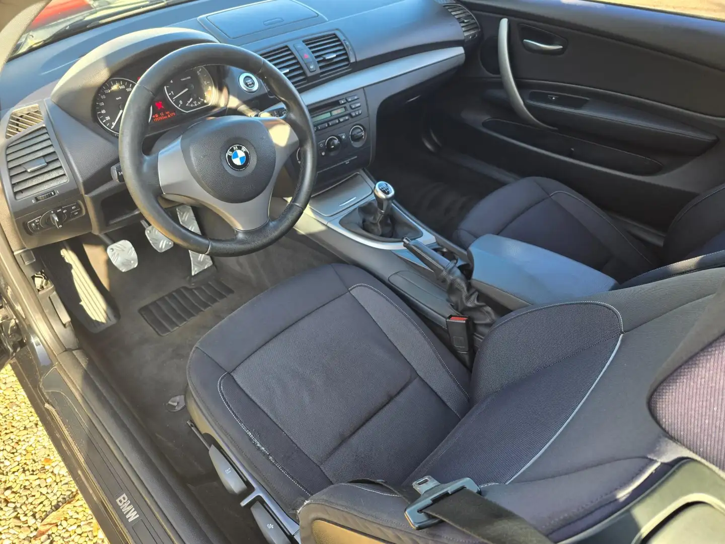 BMW 118 1-serie 118i 3-deurs AIRCO *apk:01-2026* Zwart - 2