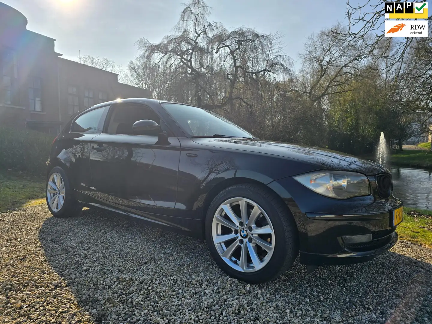 BMW 118 1-serie 118i 3-deurs AIRCO *apk:01-2026* Zwart - 1