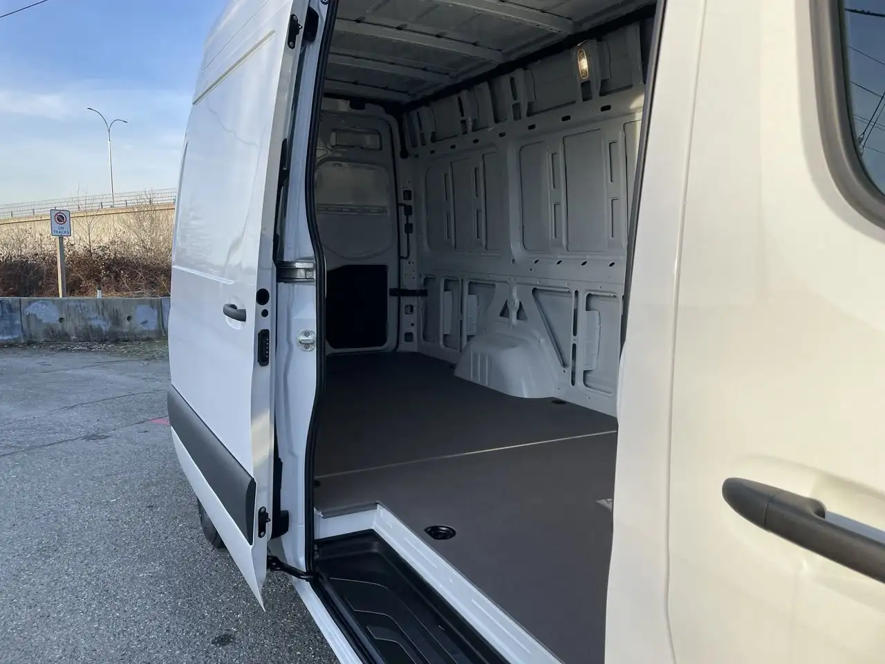 Mercedes-Benz Sprinter снимка Mercedes-Benz Sprinter