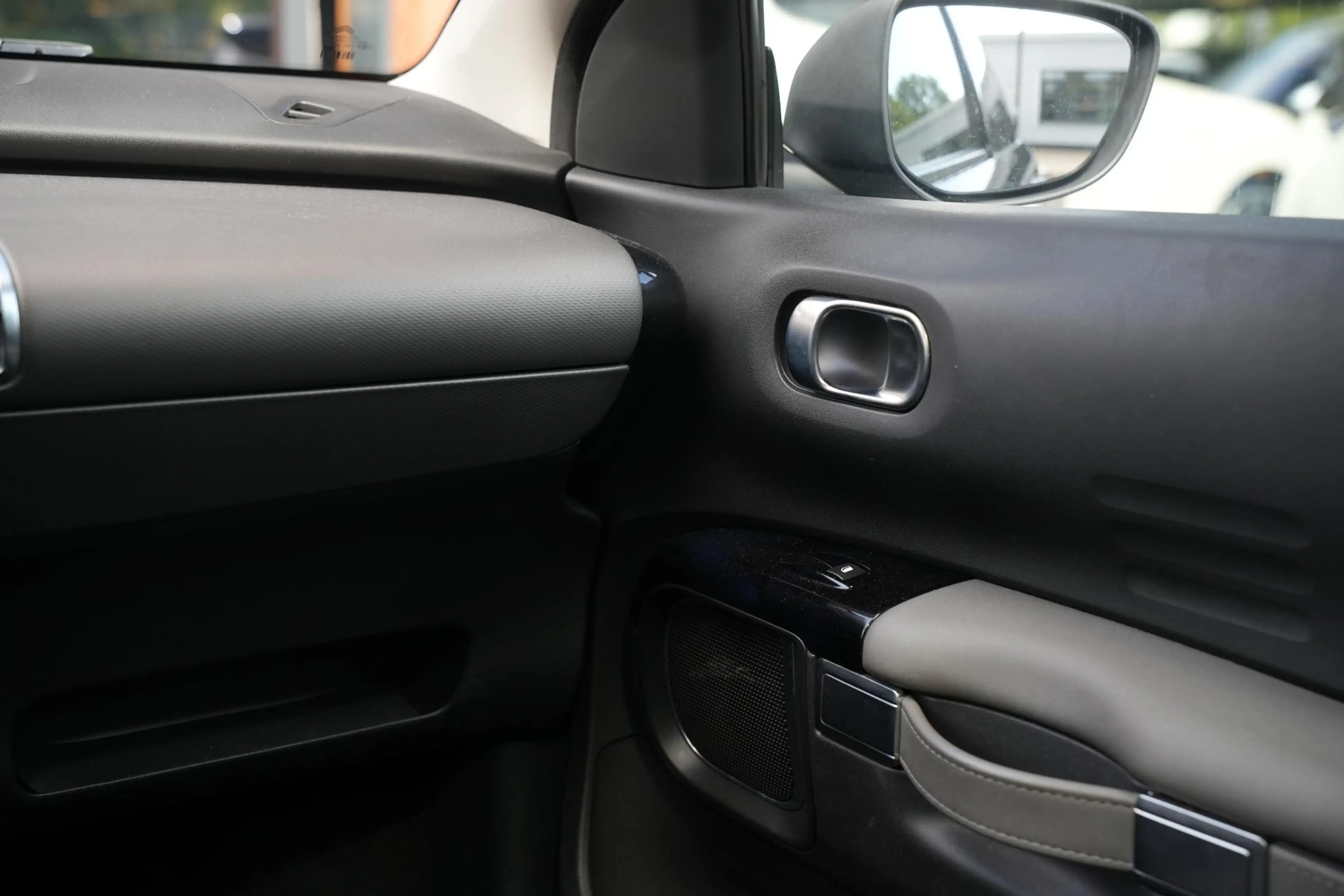 Citroen C4 Cactus 1.2 PureTech Business Plus — photo 24