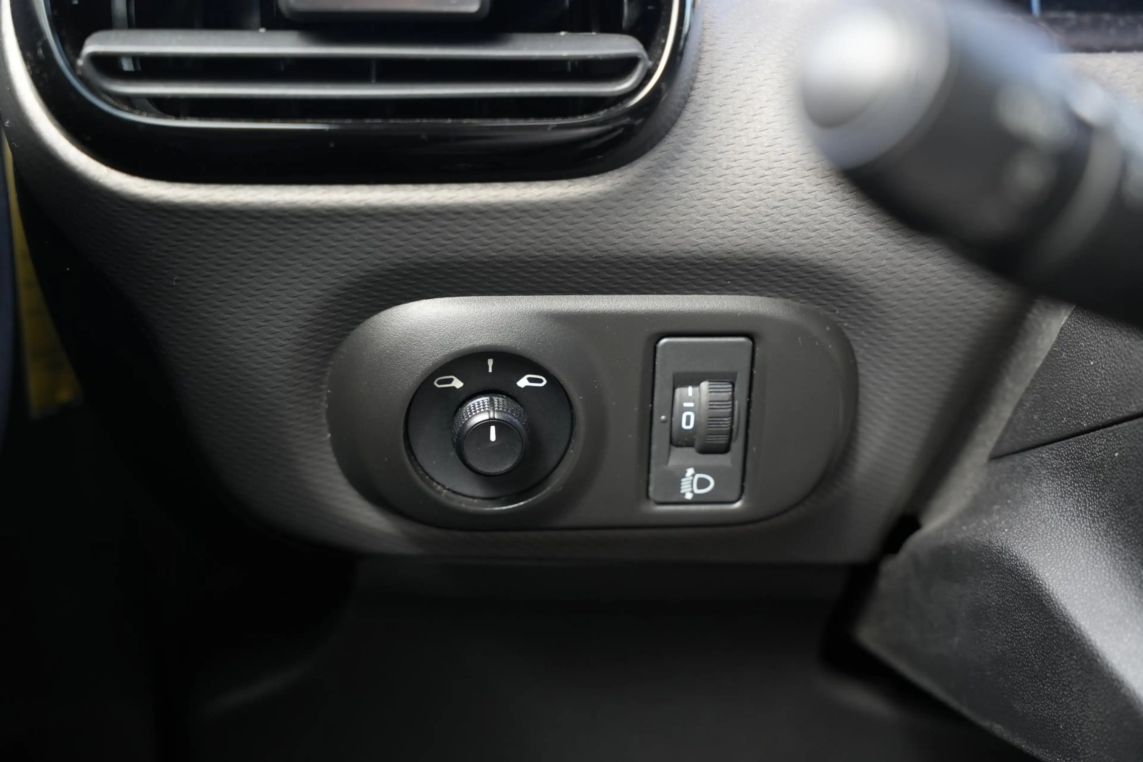 Citroen C4 Cactus 1.2 PureTech Business Plus — photo 27