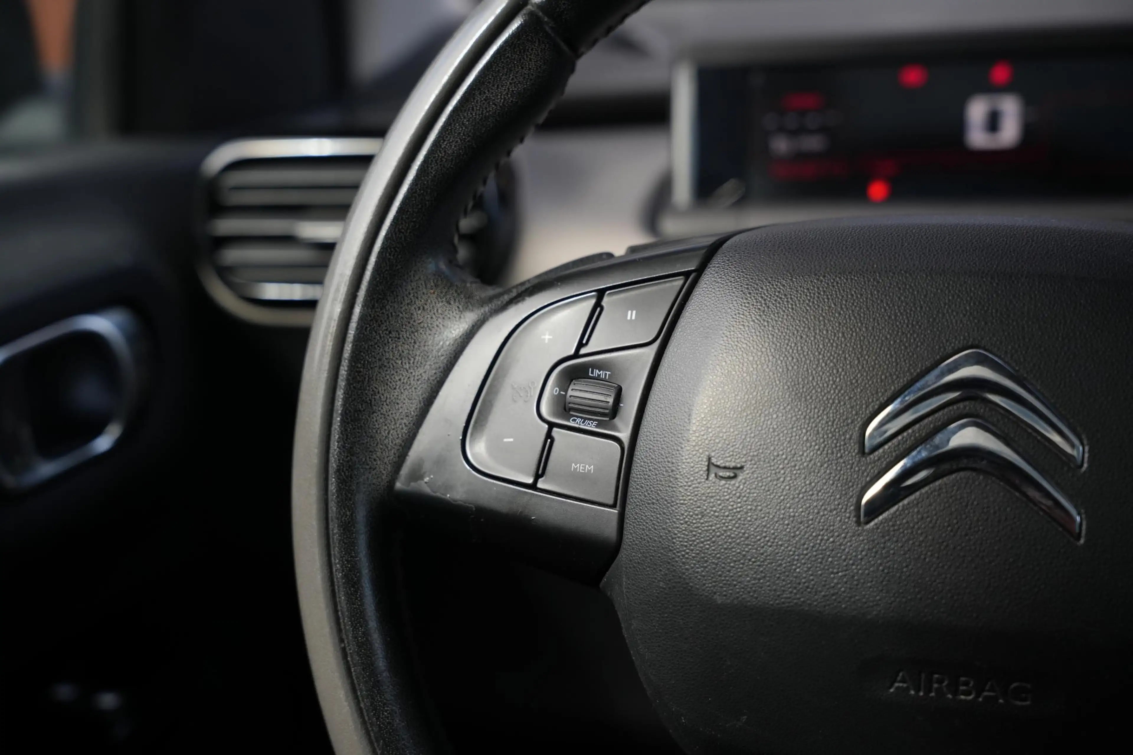 Citroen C4 Cactus 1.2 PureTech Business Plus — photo 22