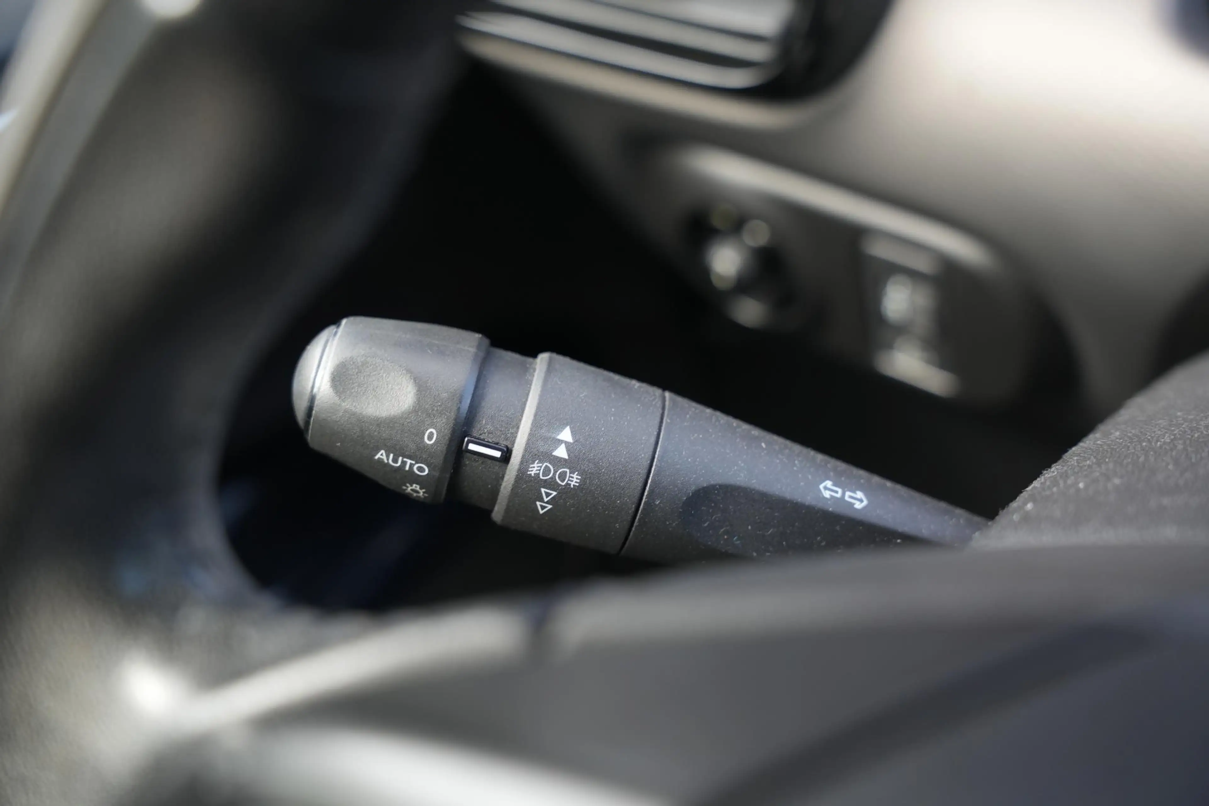Citroen C4 Cactus 1.2 PureTech Business Plus — photo 28
