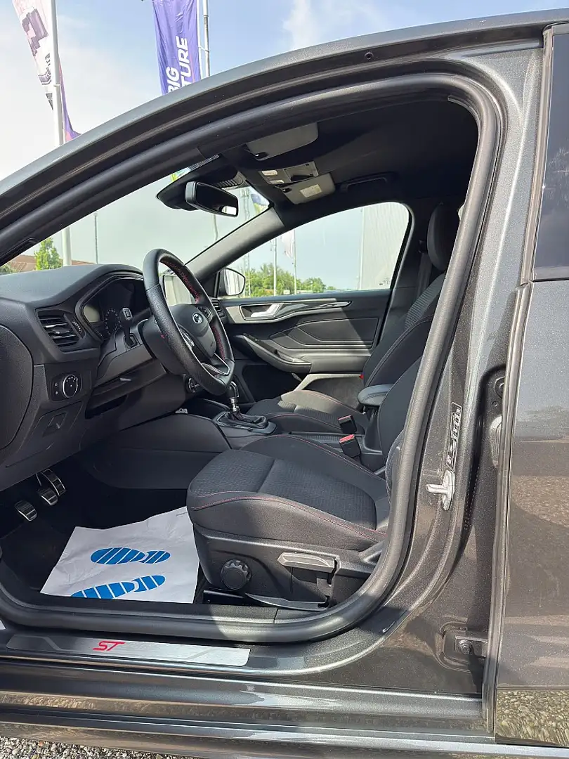 Ford Focus 1,0 EcoBoost ST-Line Grau - 2