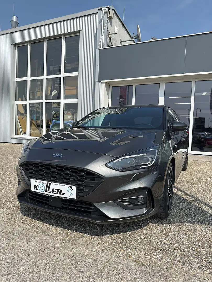 Ford Focus 1,0 EcoBoost ST-Line Grau - 1