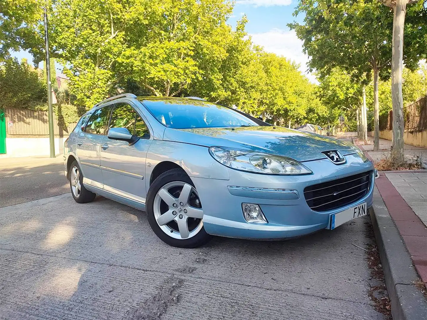 Peugeot 407 407 SW 2.0HDI ST Confort Confort Plateado - 2