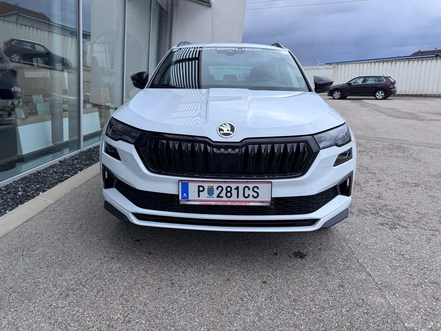Skoda Karoq Sportline TSI DSG ACT Weiß - 2