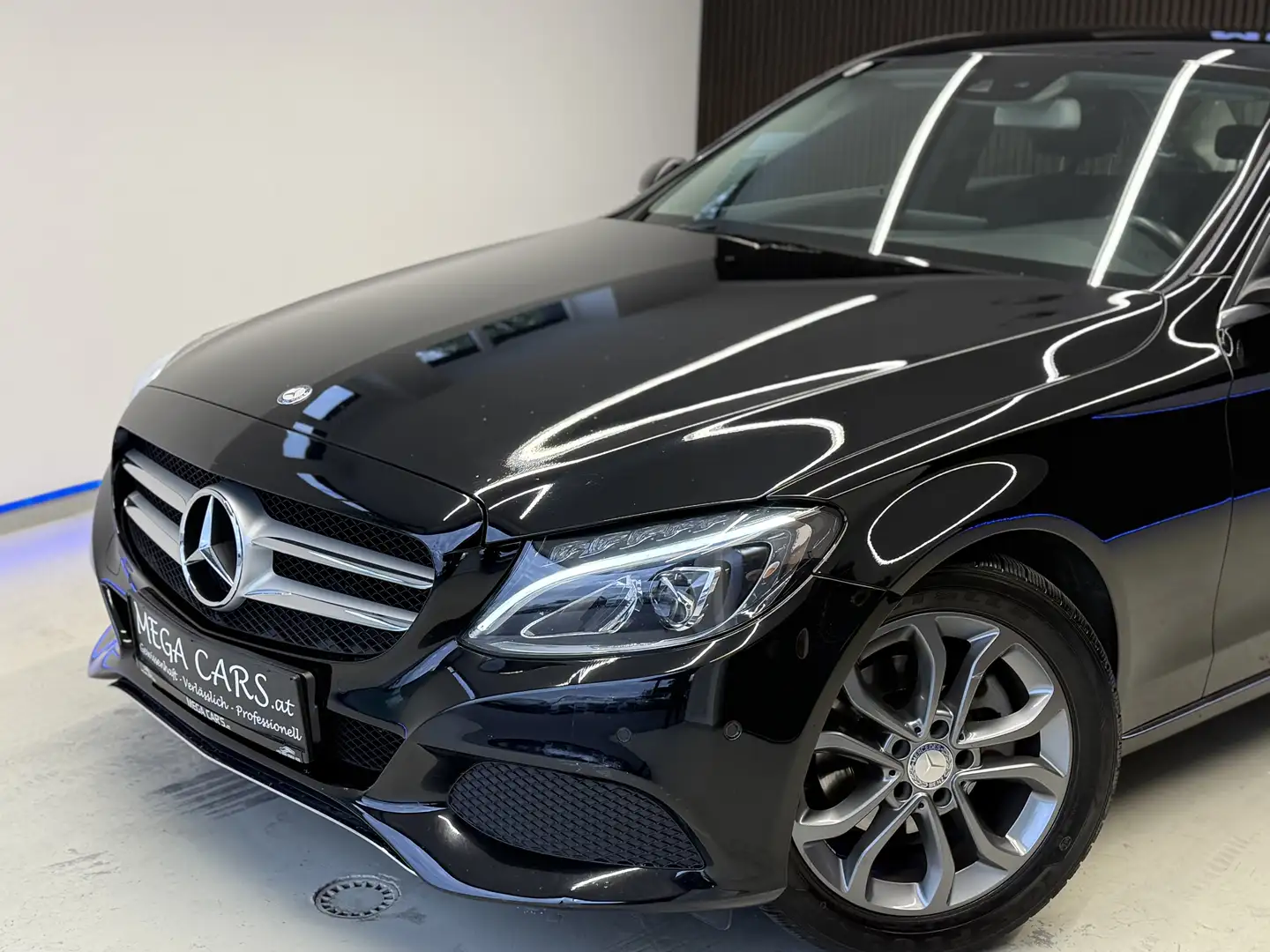 Mercedes-Benz C 180 C 180 BlueTec / d (205.036) Schwarz - 2