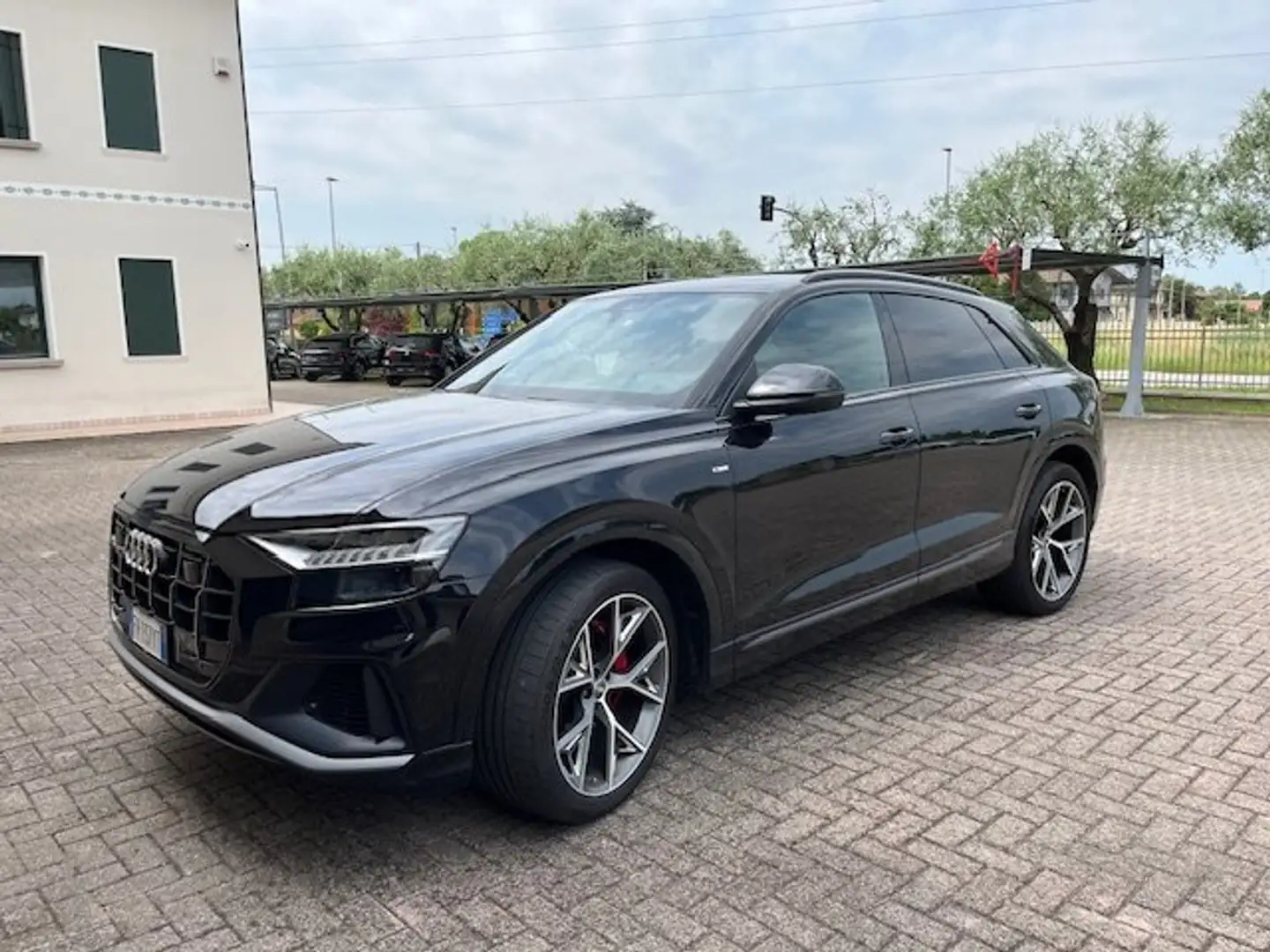 Audi Q8 Q 8 TDI 286 CV s line tetto panor+LED+MATRIX+SPORT Nero - 2