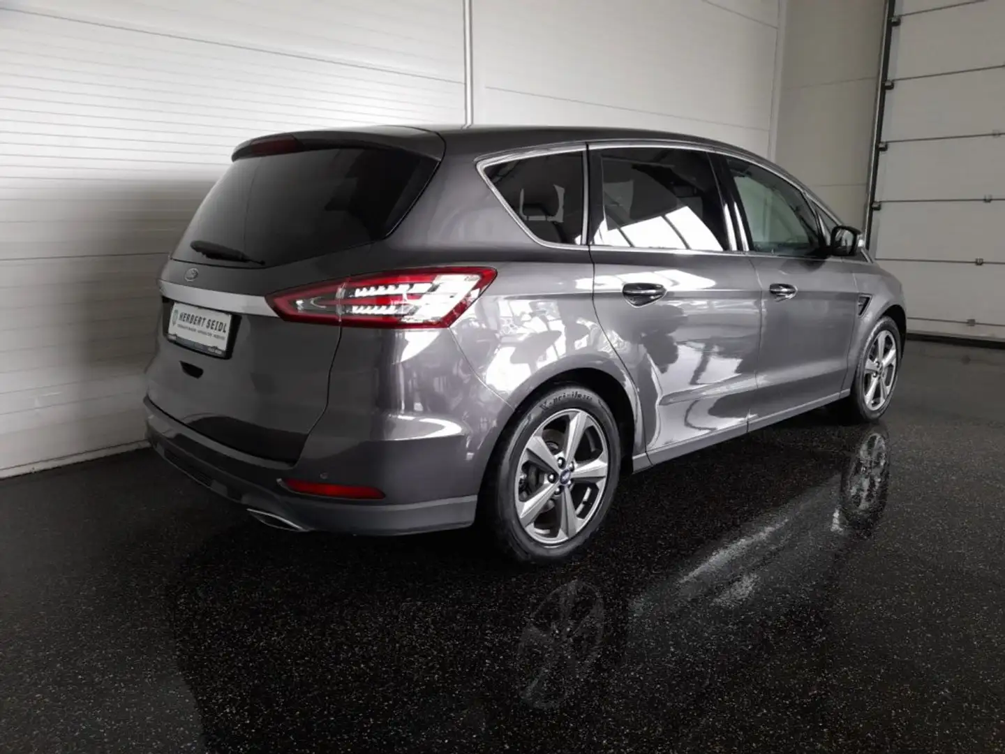 Ford S-Max TITANIUM 2.0 TDCi Aut *7-SITZE / LED ADAPTIV / NAVI / MEMORY SPORTSITZE / E-KLAPPE* Grau - 2