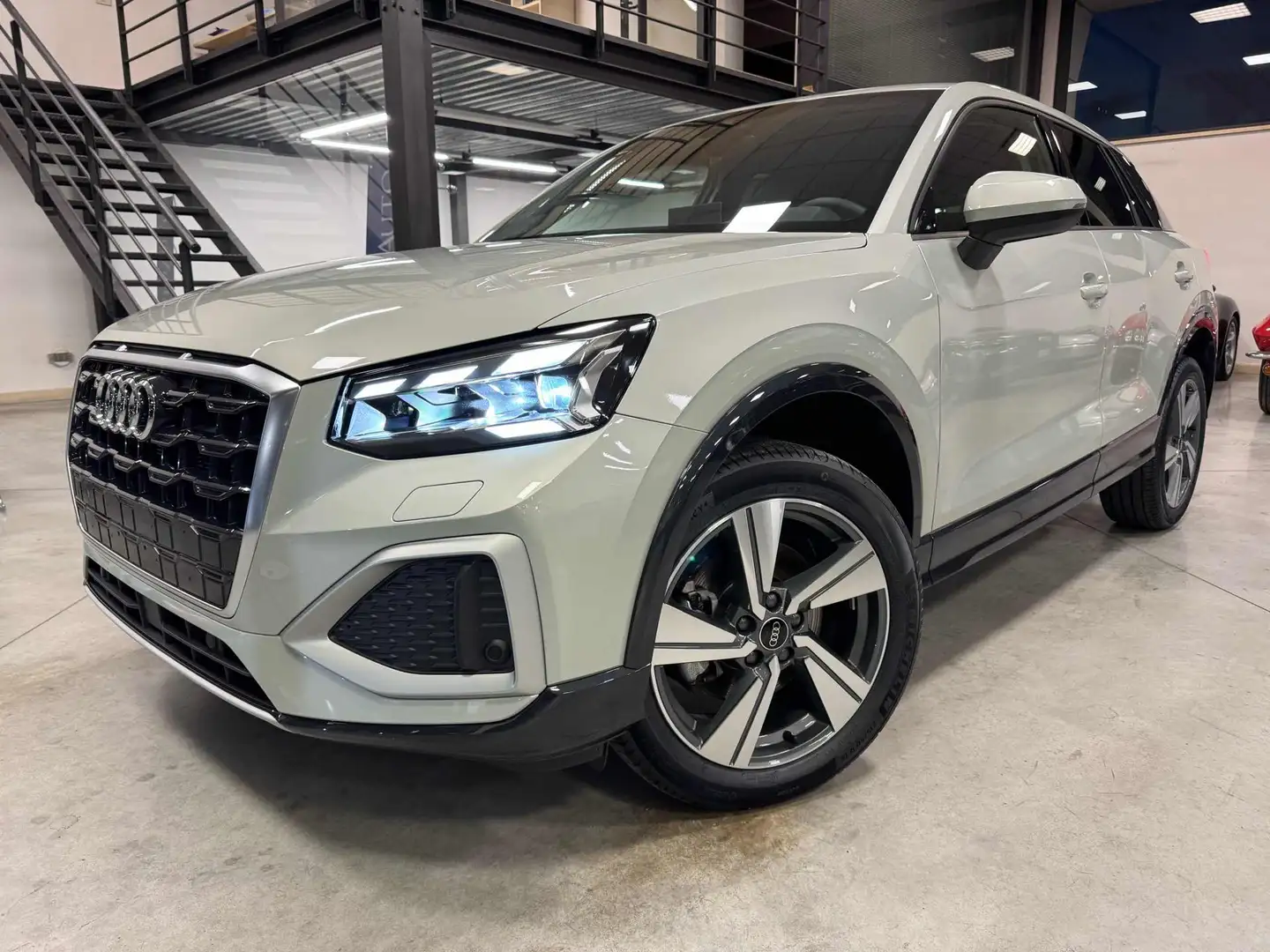 Audi Q2 35 TDI S tronic Business Advanced Argent - 1
