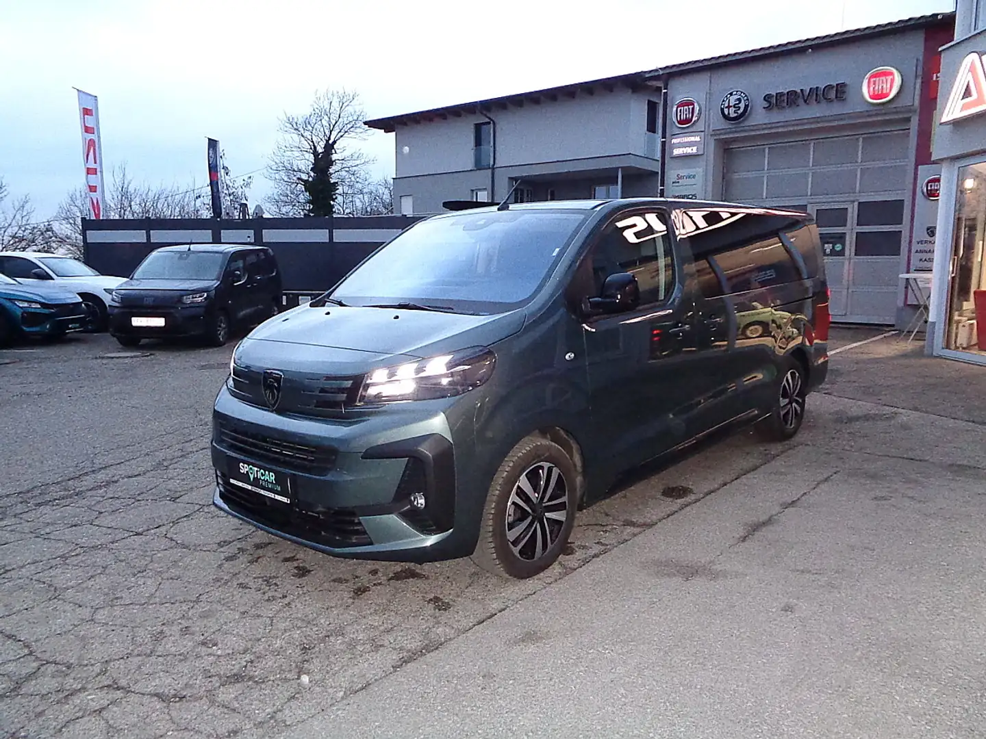 Peugeot Traveller Business BlueHDi 180 Lang EAT8 9-Sitzer Diesel Grün - 2