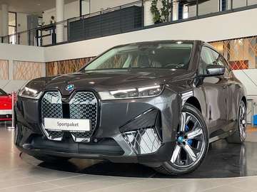 xDrive40 Sportpaket Loft CockpitProf ACC H&K