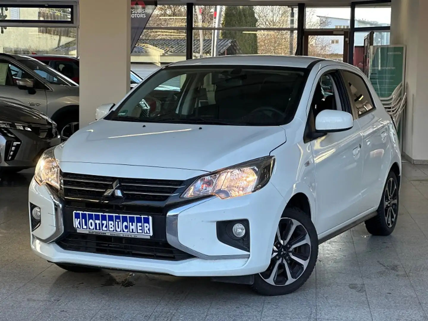 Mitsubishi Space Star Select+ 1.2 MIVEC ClearTec CVT Weiß - 1