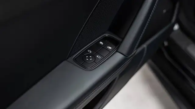 Porsche 911 view 13