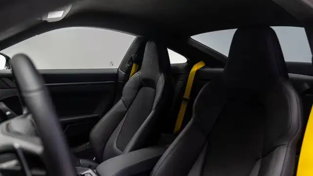 Porsche 911 view 7